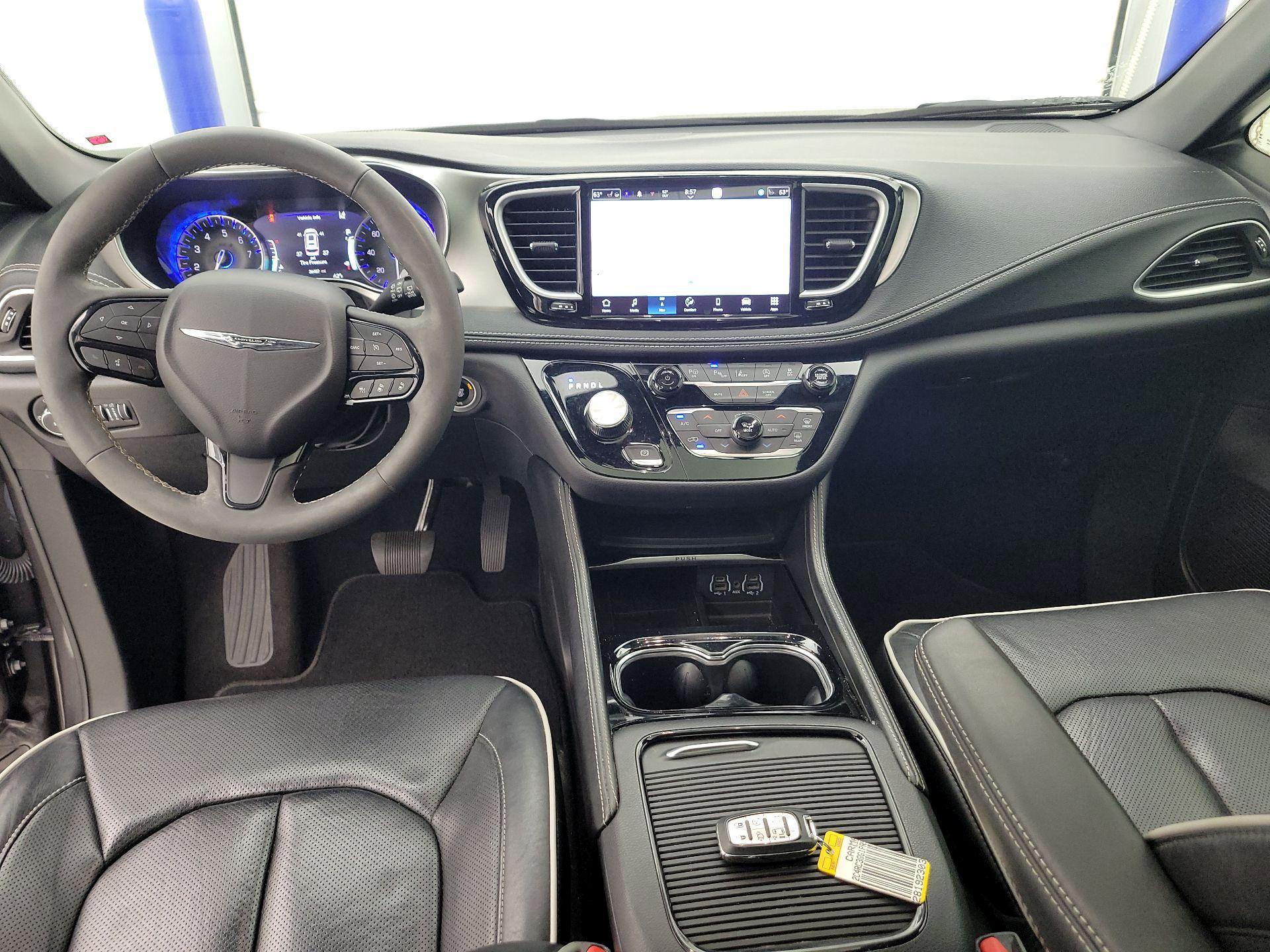 Thumbnail: 2023 Chrysler Pacifica - 9