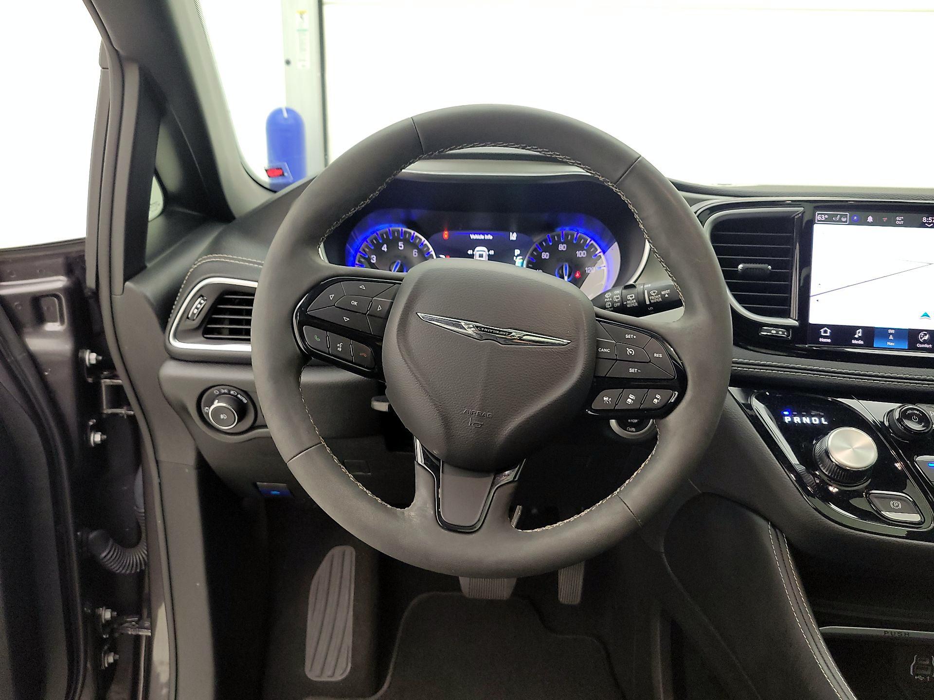 Thumbnail: 2023 Chrysler Pacifica - 10