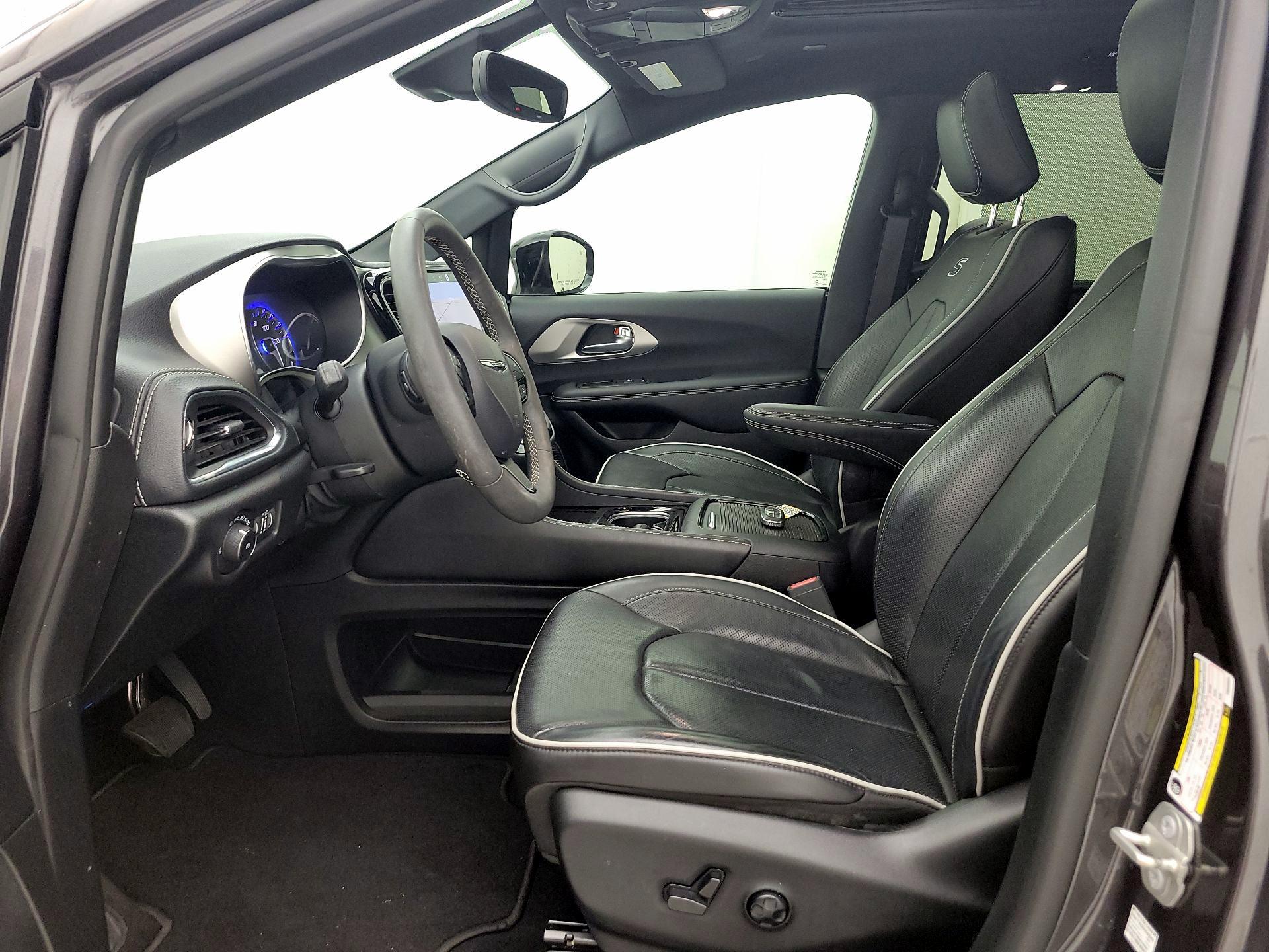 Thumbnail: 2023 Chrysler Pacifica - 11