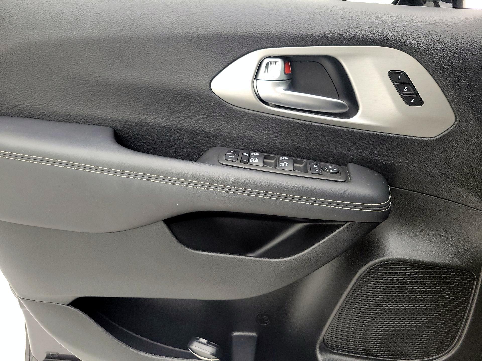 Thumbnail: 2023 Chrysler Pacifica - 12