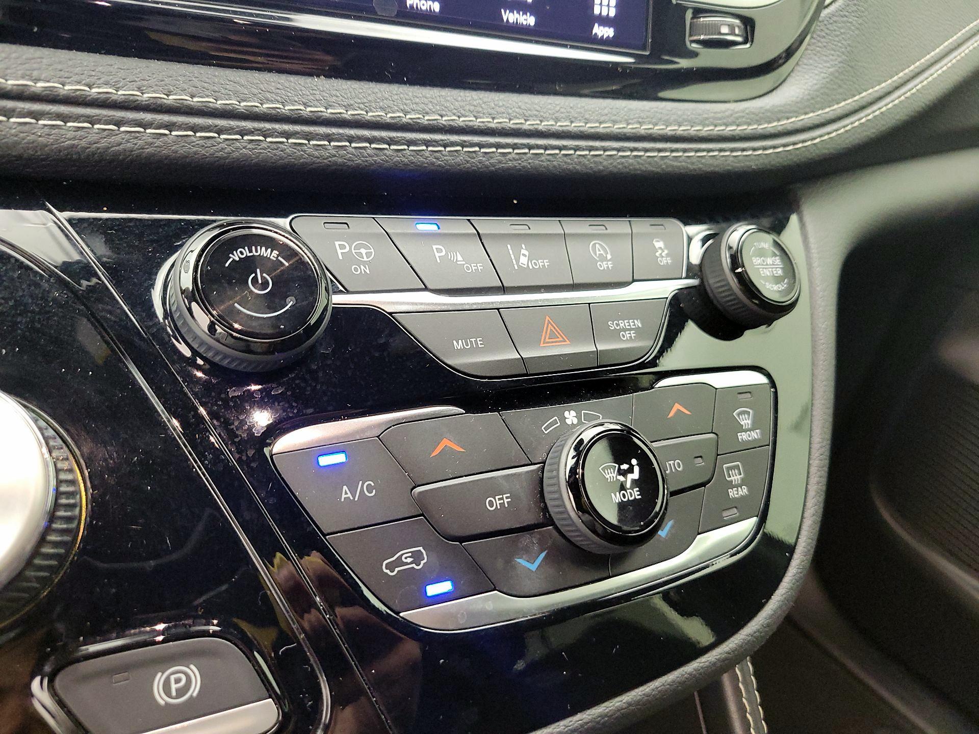 Thumbnail: 2023 Chrysler Pacifica - 17