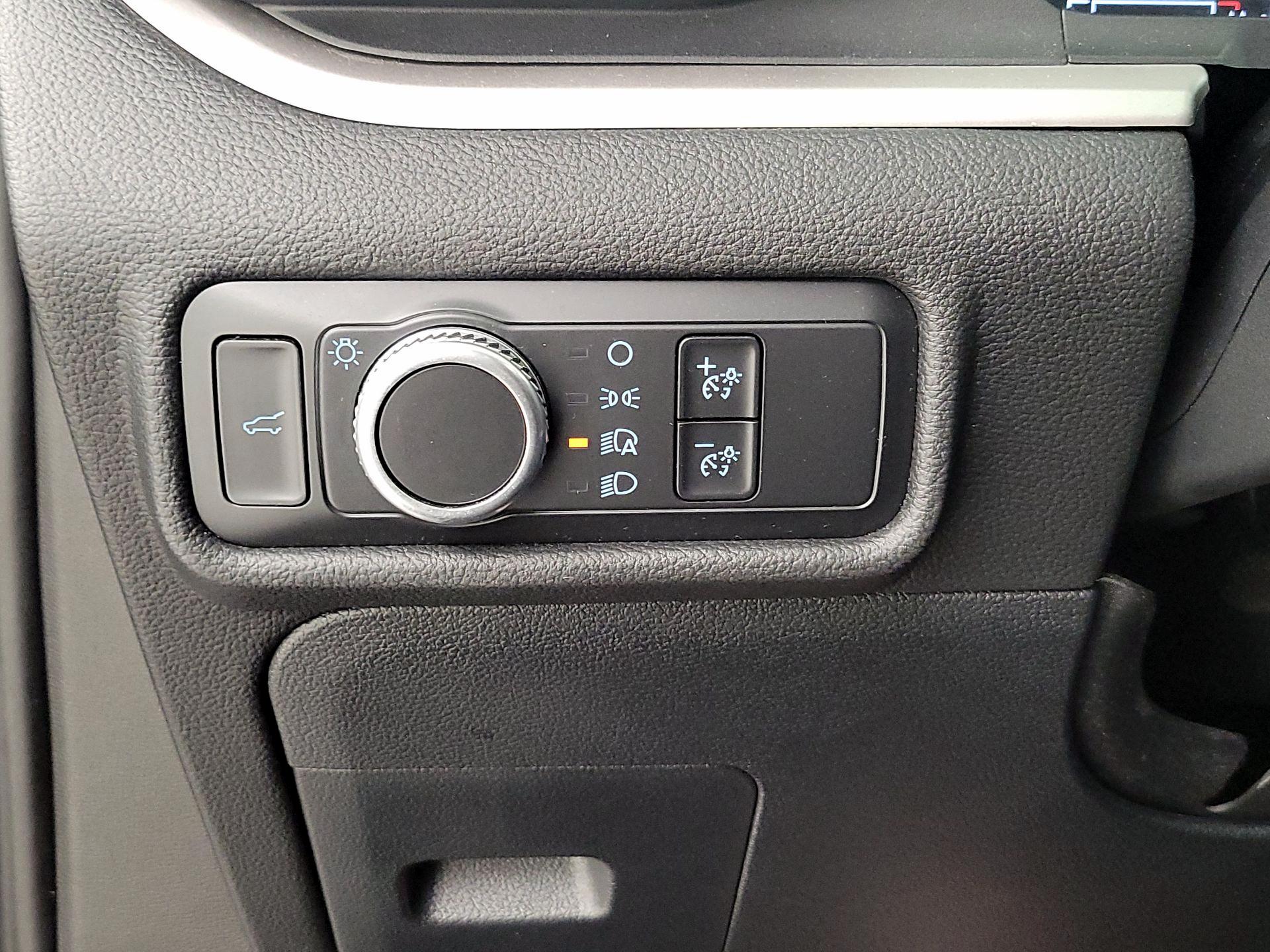 Thumbnail: 2020 Ford Explorer - 13