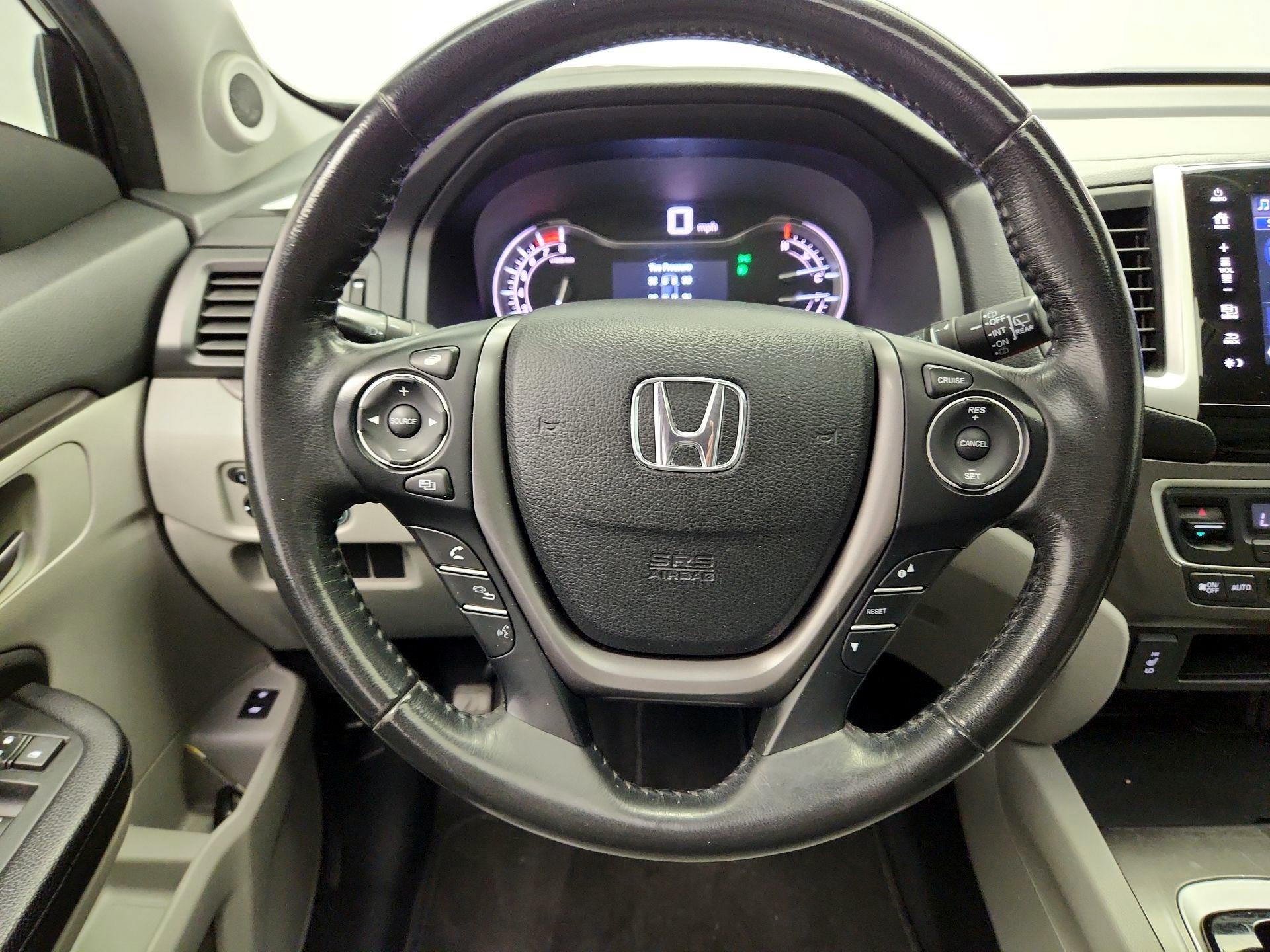 Thumbnail: 2017 Honda Pilot - 10