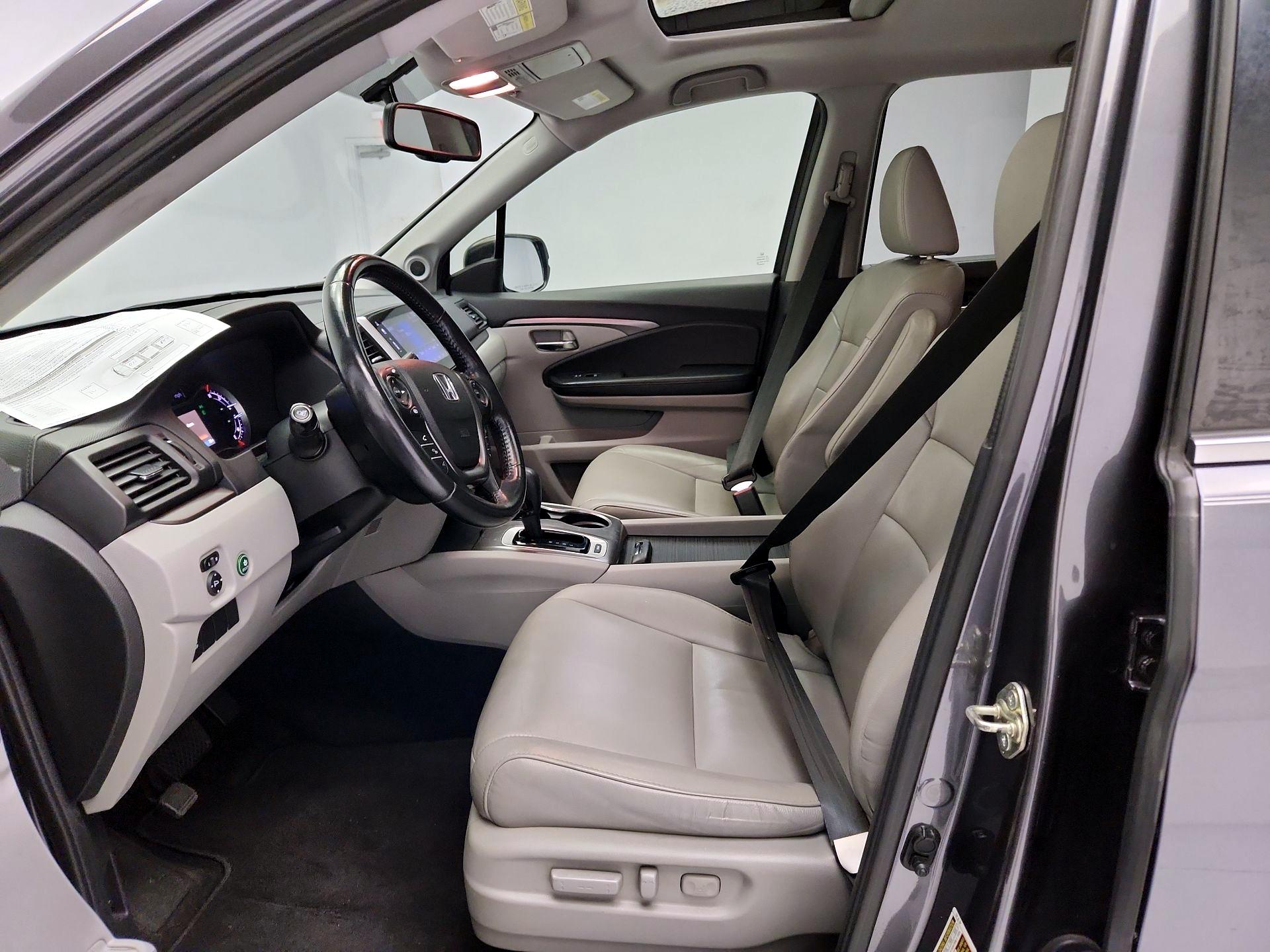 Thumbnail: 2017 Honda Pilot - 11