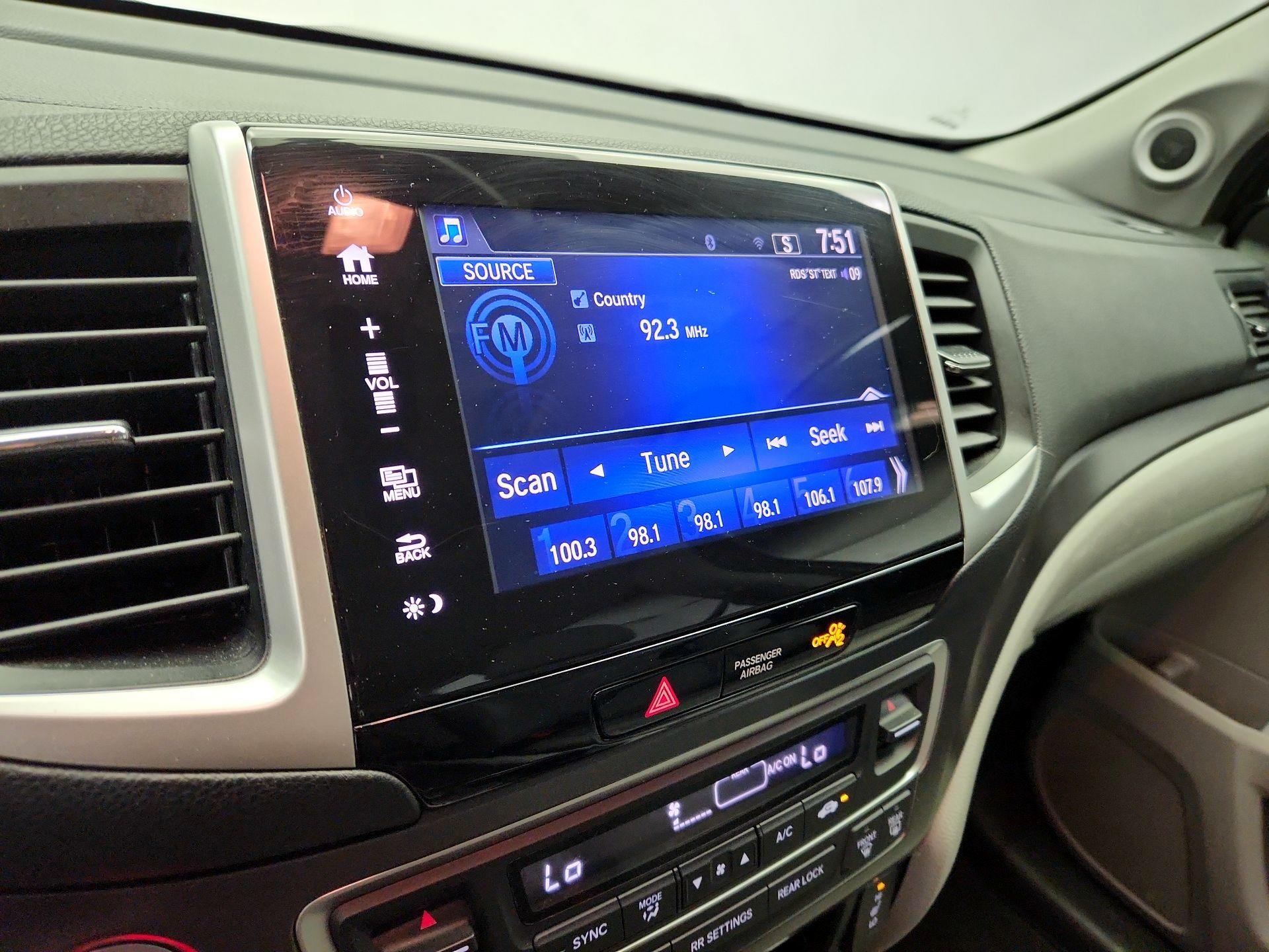 Thumbnail: 2017 Honda Pilot - 15