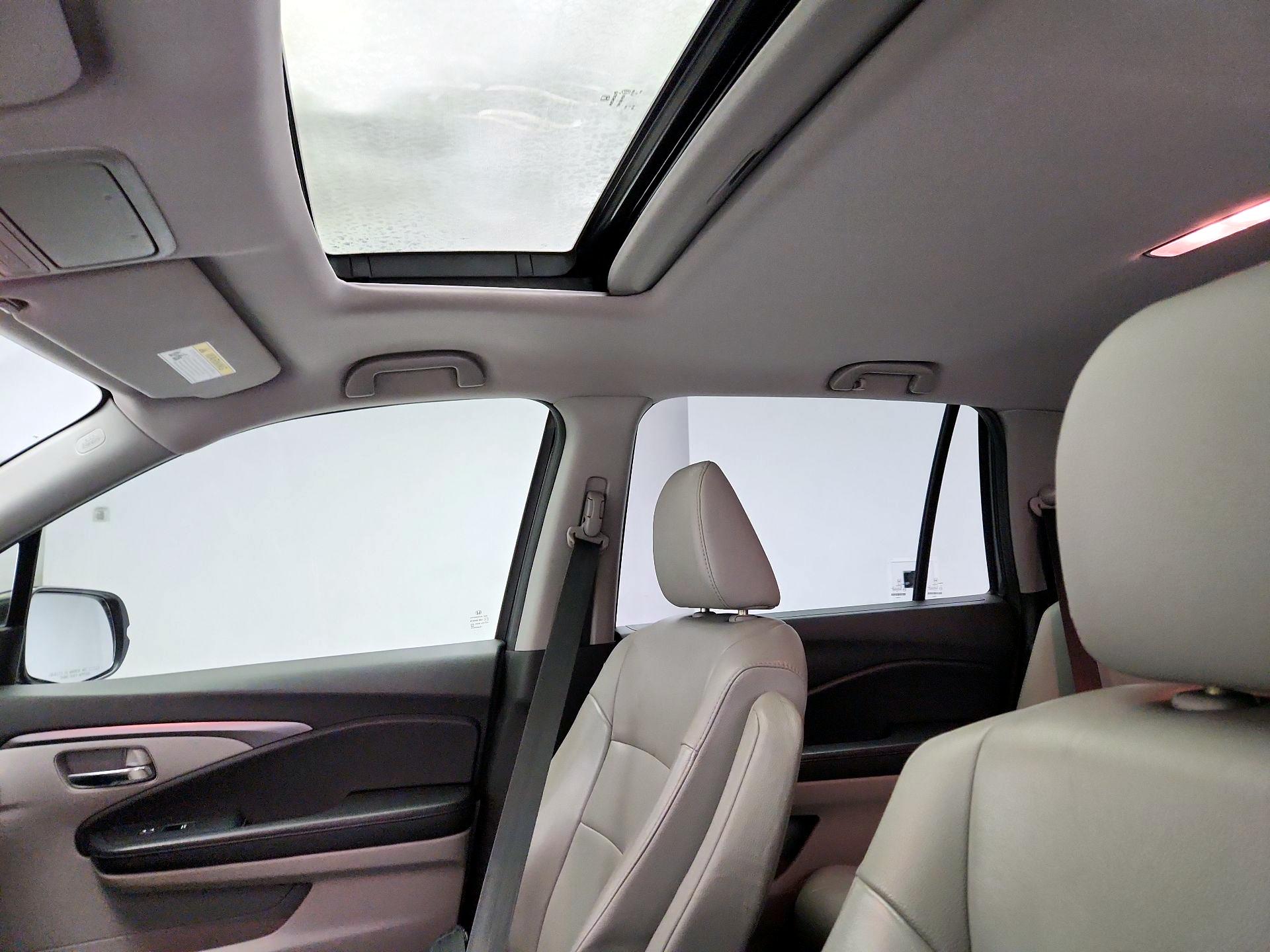 Thumbnail: 2017 Honda Pilot - 19