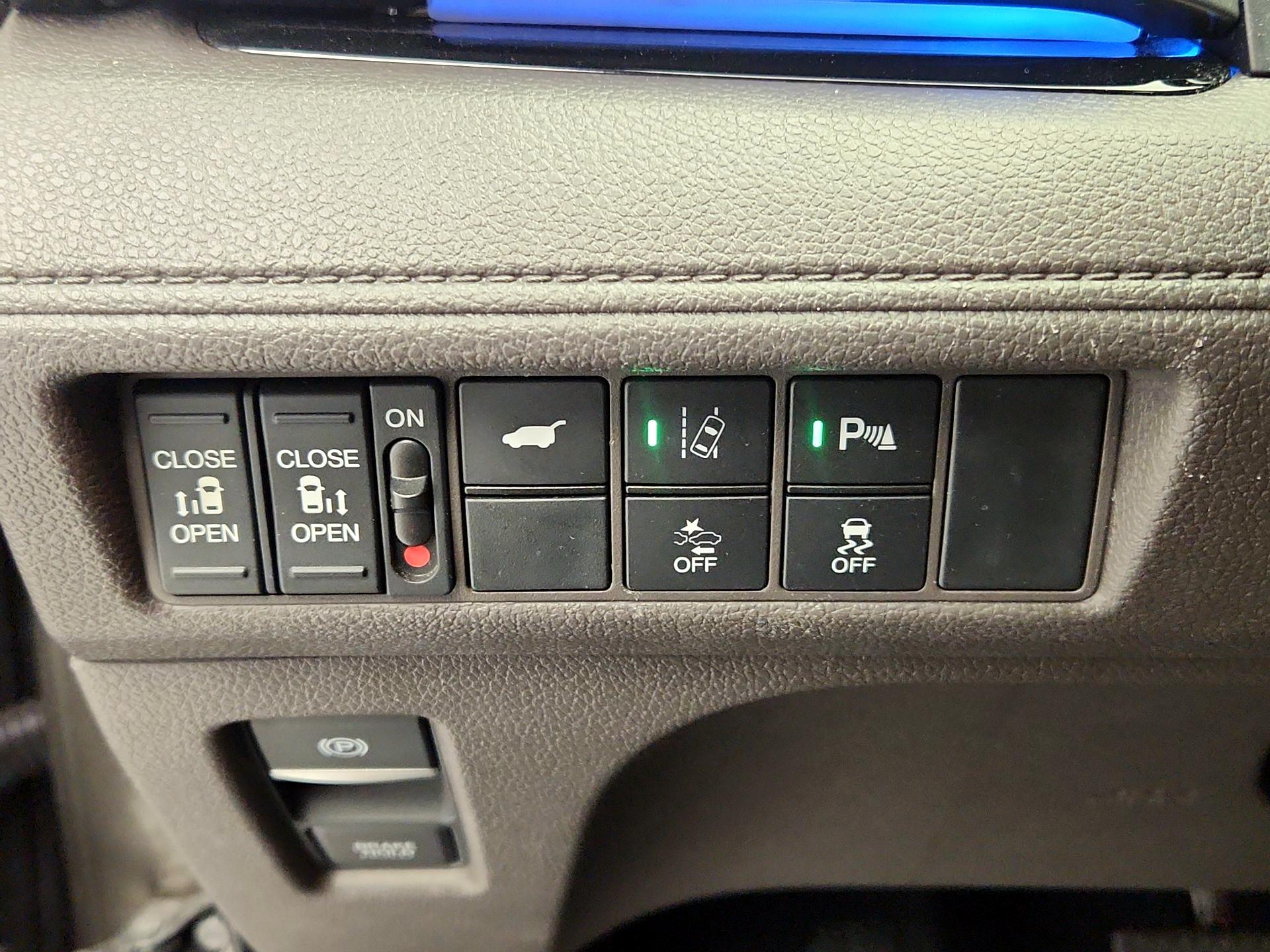 Thumbnail: 2018 Honda Odyssey - 11