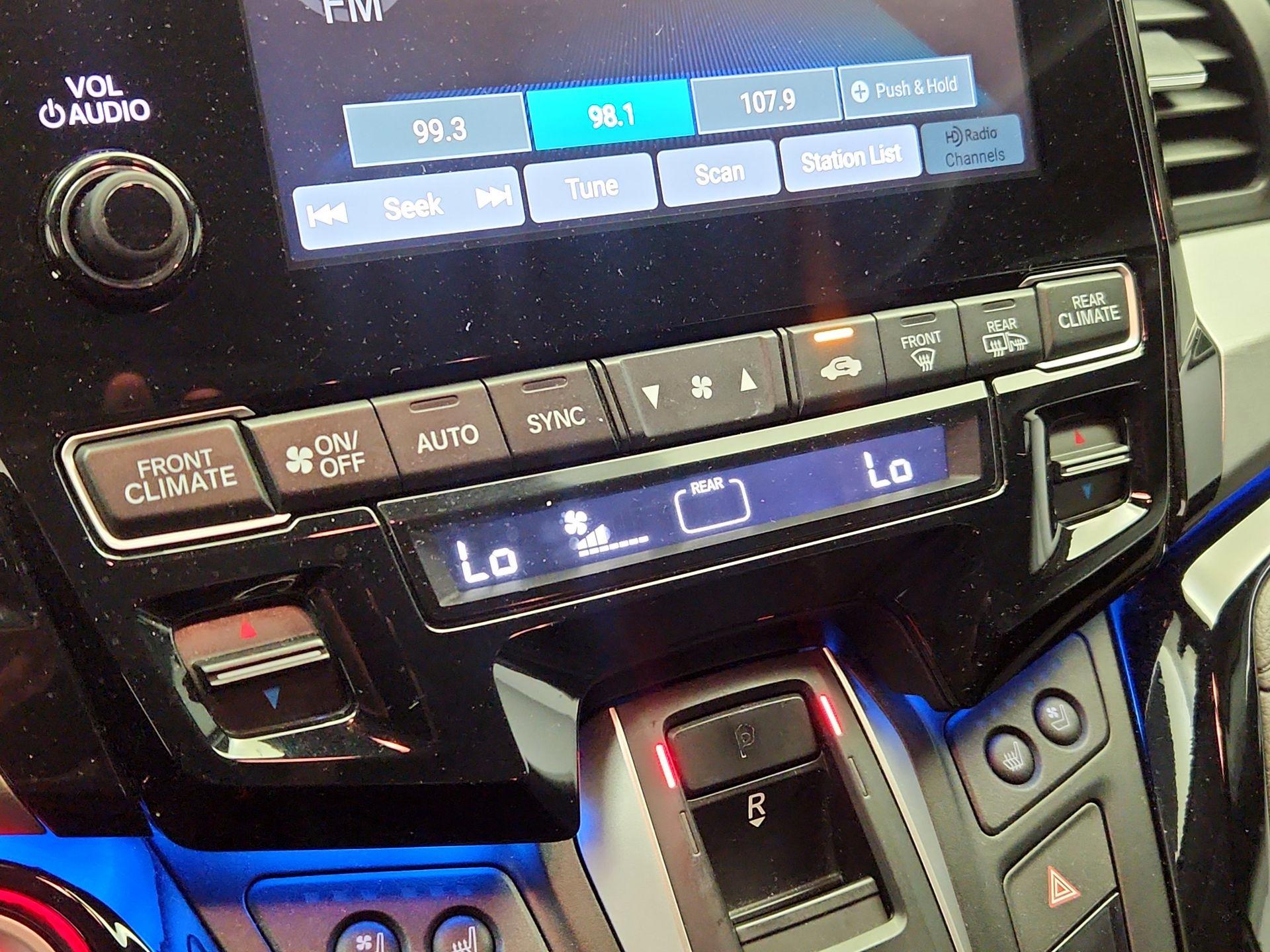 Thumbnail: 2018 Honda Odyssey - 15