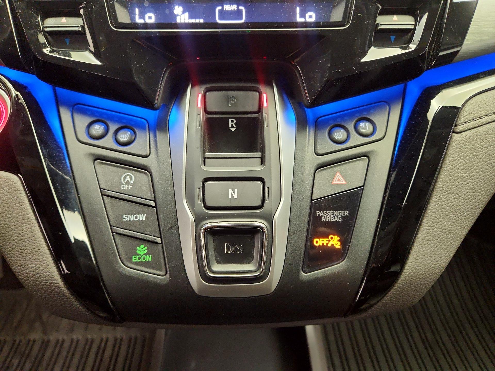 Thumbnail: 2018 Honda Odyssey - 16