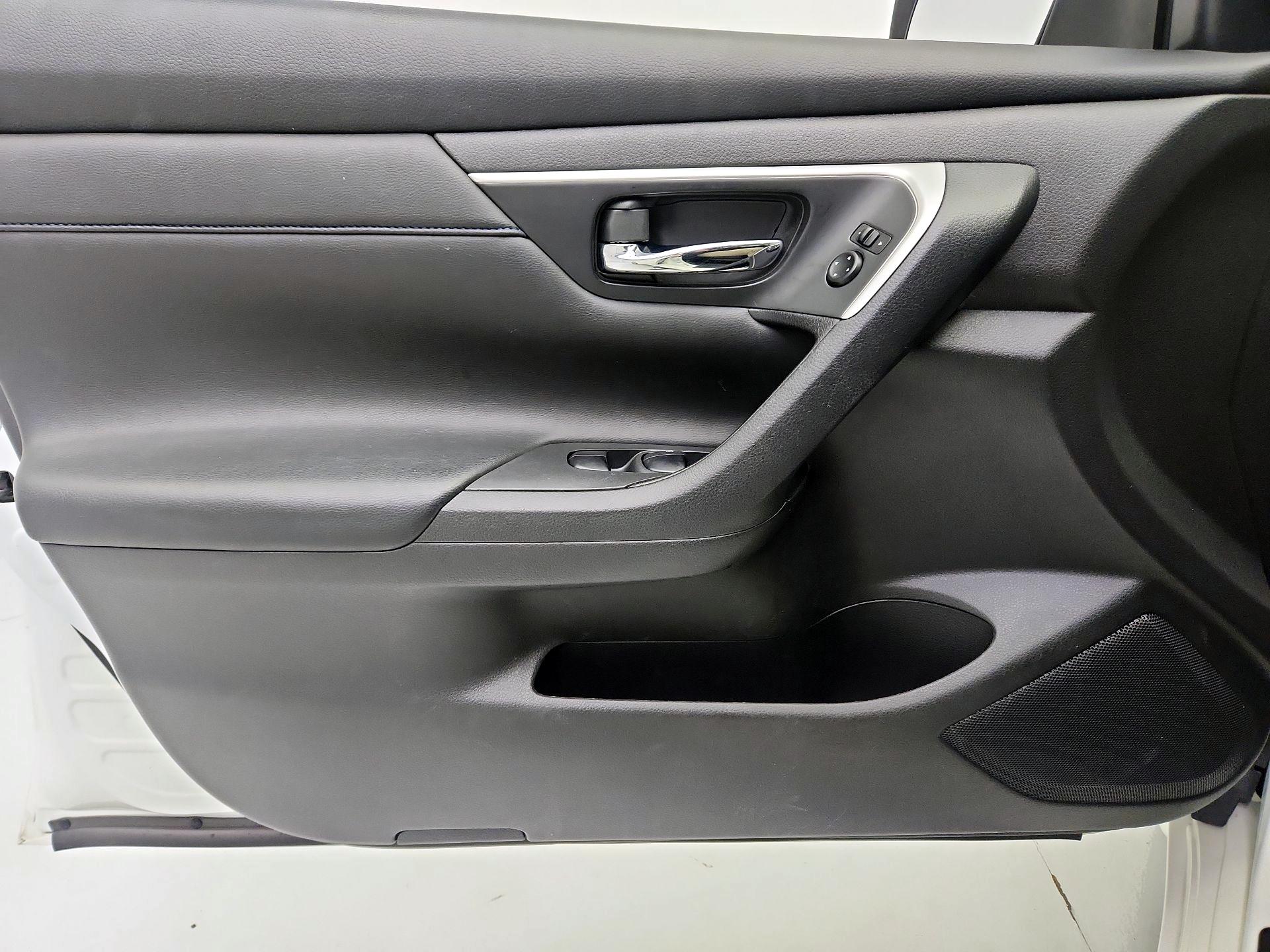 Thumbnail: 2018 Nissan Altima - 12