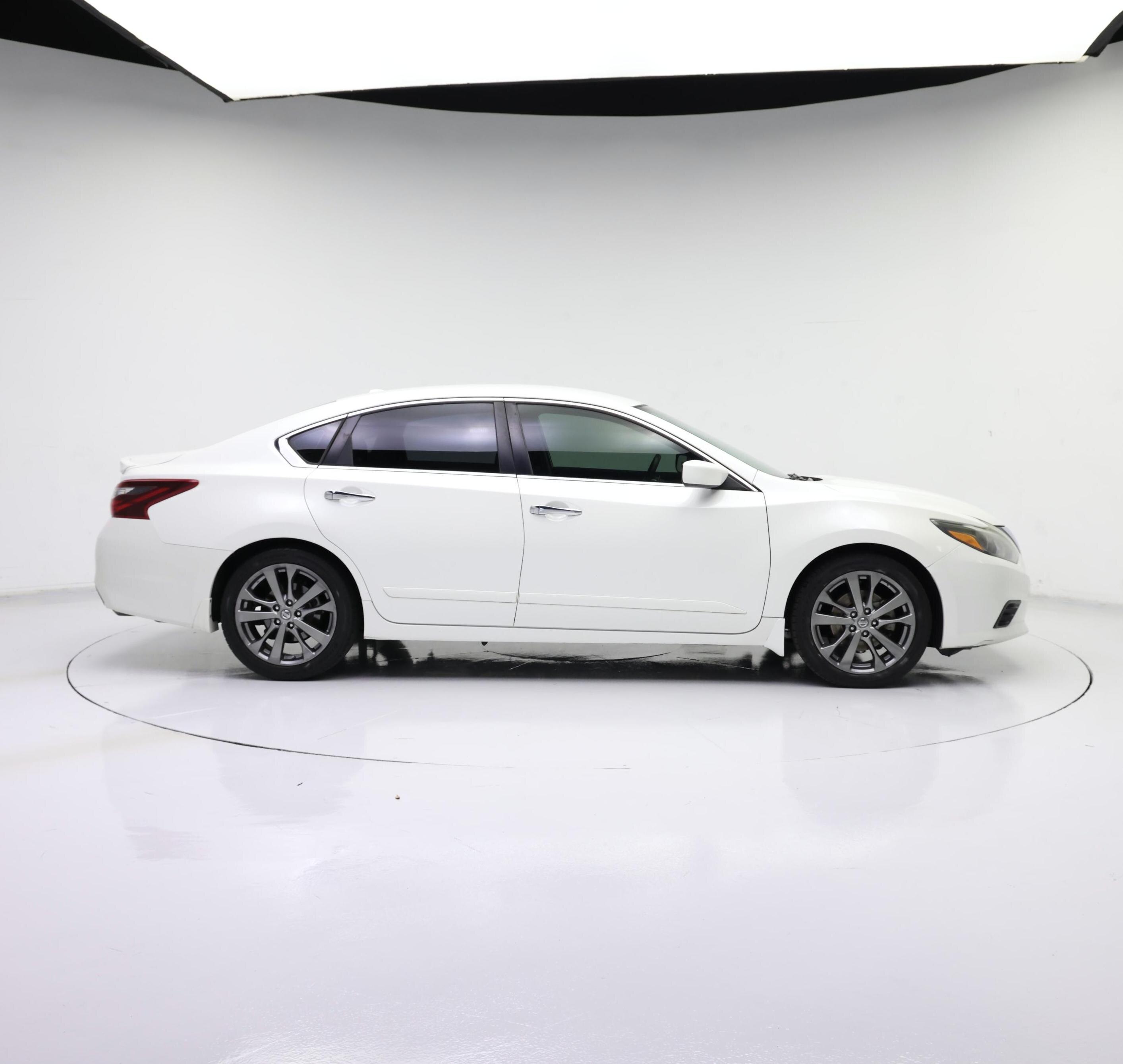 Thumbnail: 2018 Nissan Altima - 7