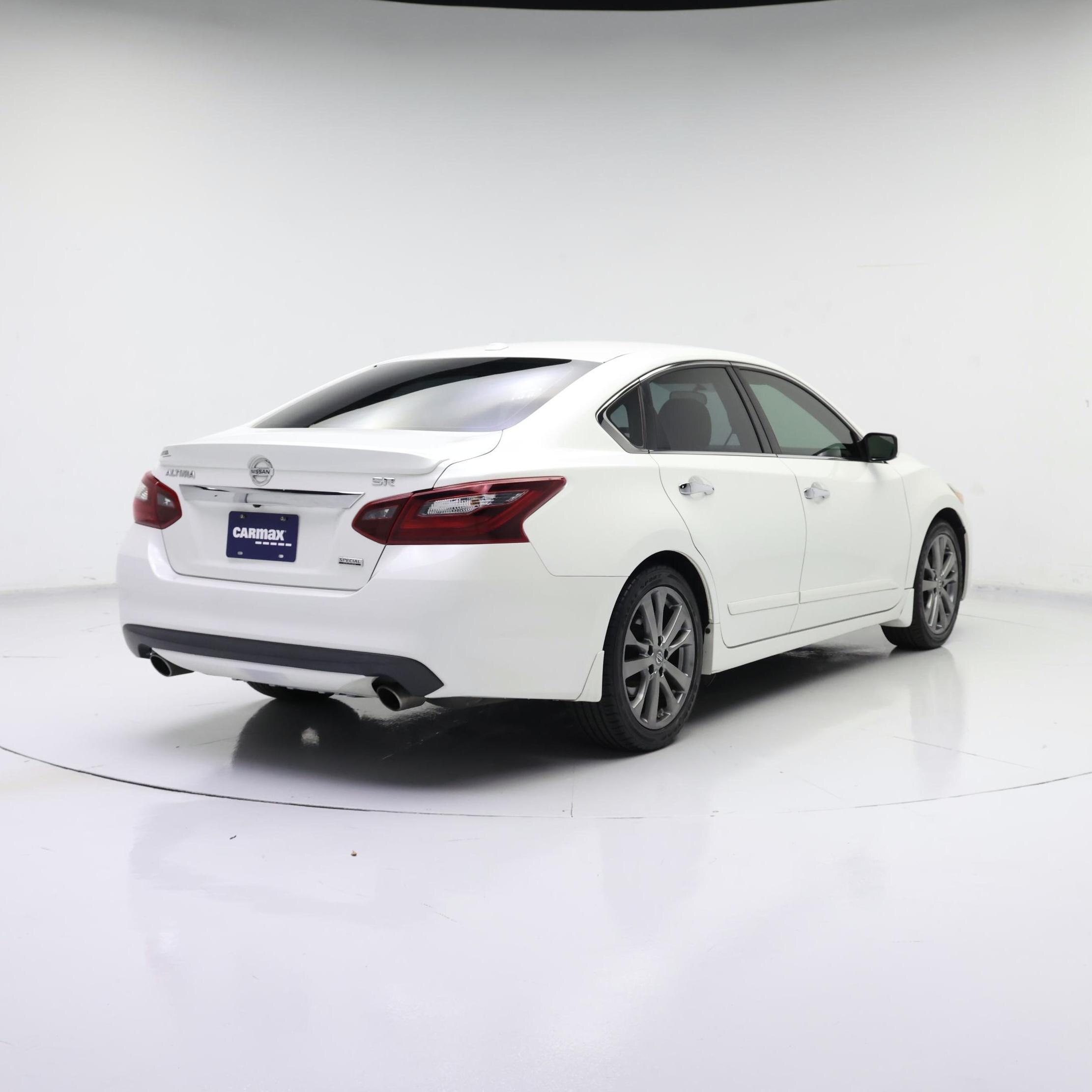 Thumbnail: 2018 Nissan Altima - 8