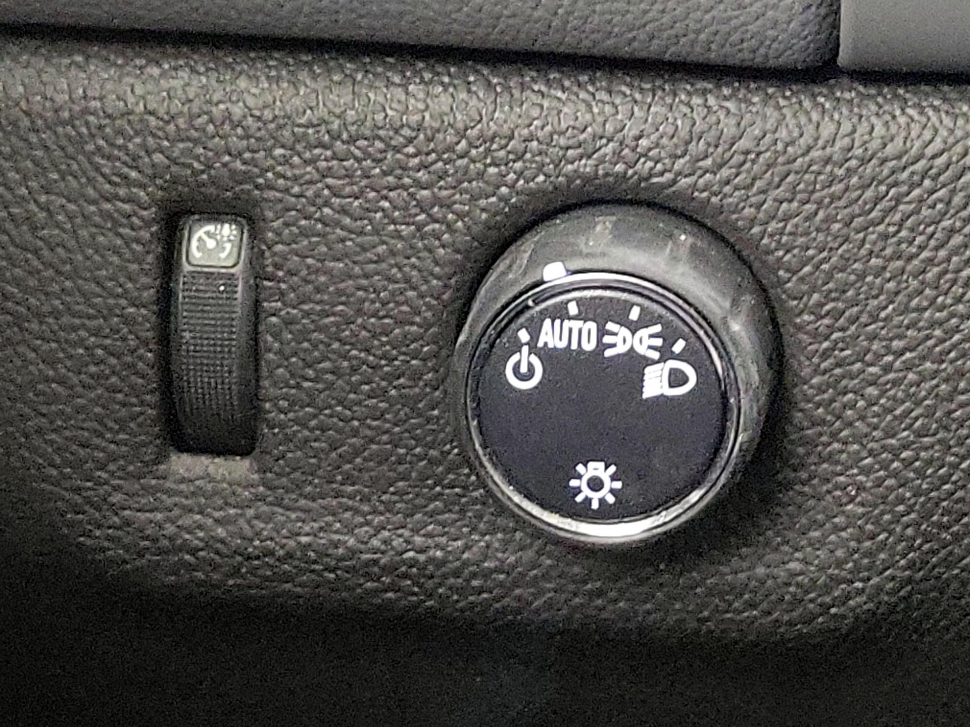 Thumbnail: 2021 Chevrolet Colorado - 13