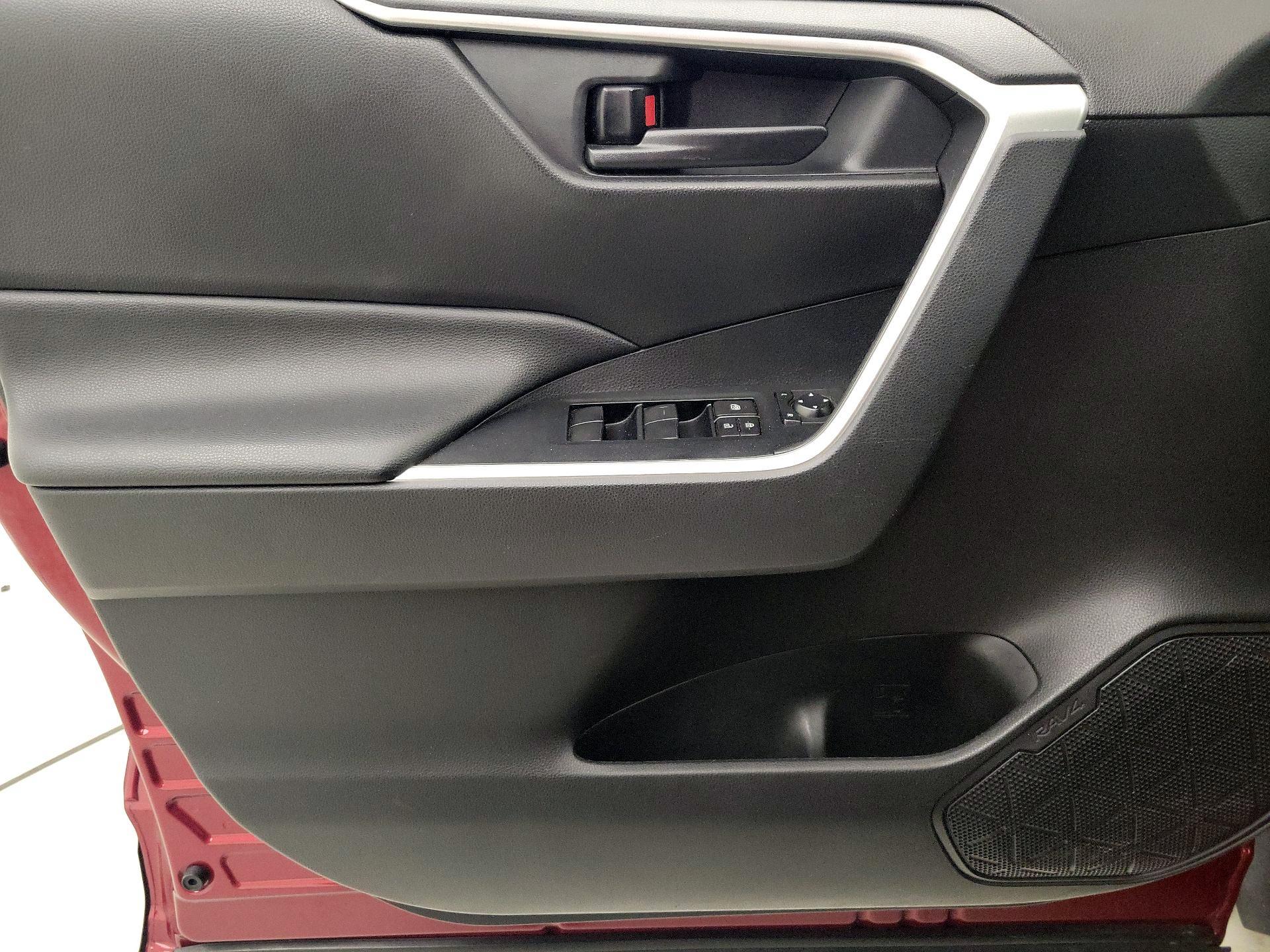 Thumbnail: 2020 Toyota RAV4 - 12