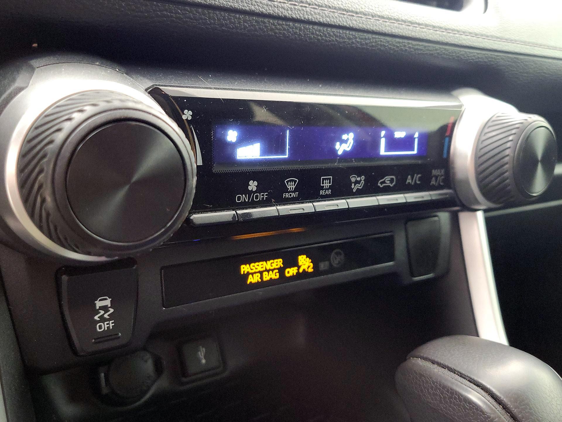 Thumbnail: 2020 Toyota RAV4 - 16