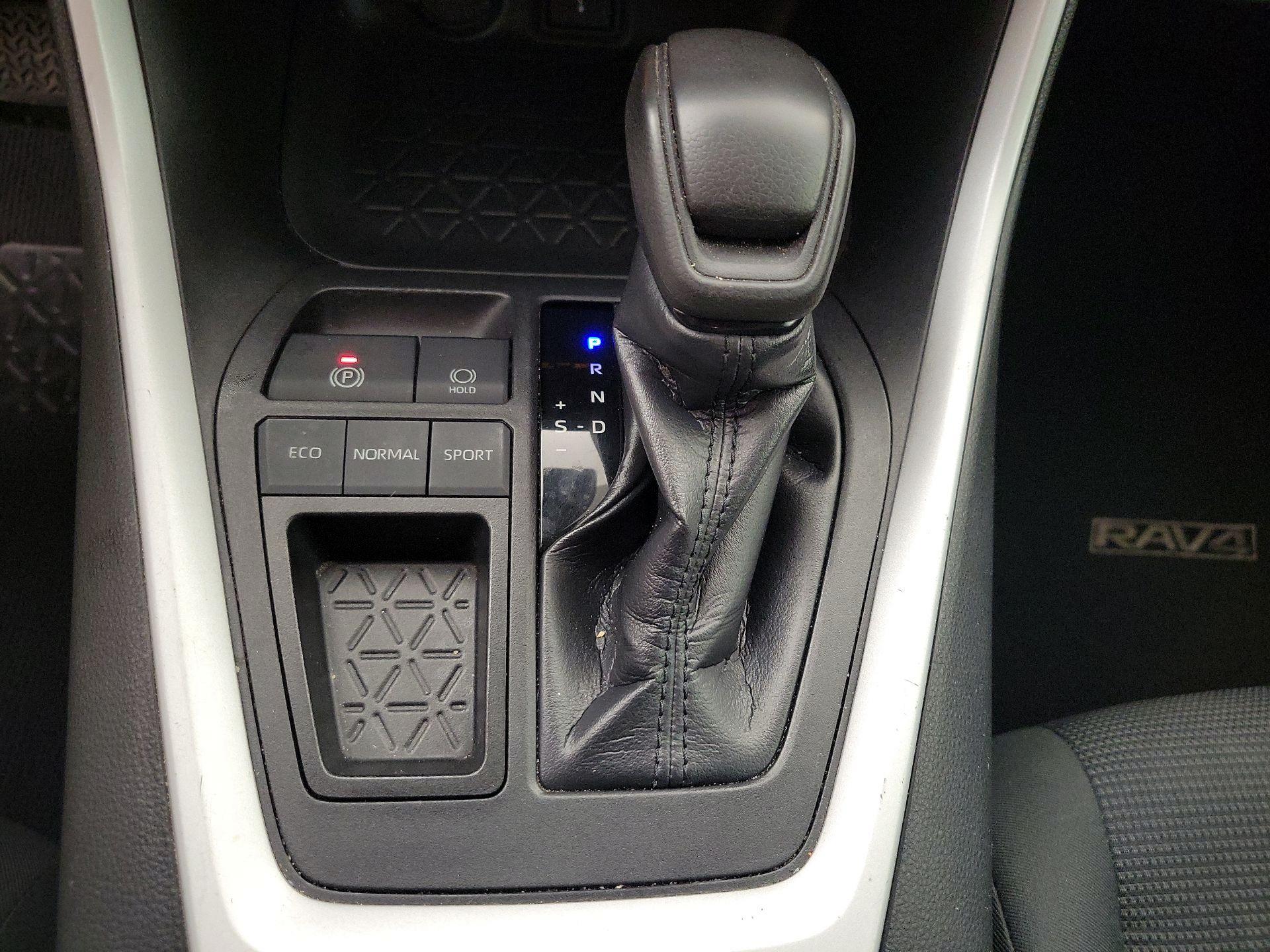 Thumbnail: 2020 Toyota RAV4 - 17