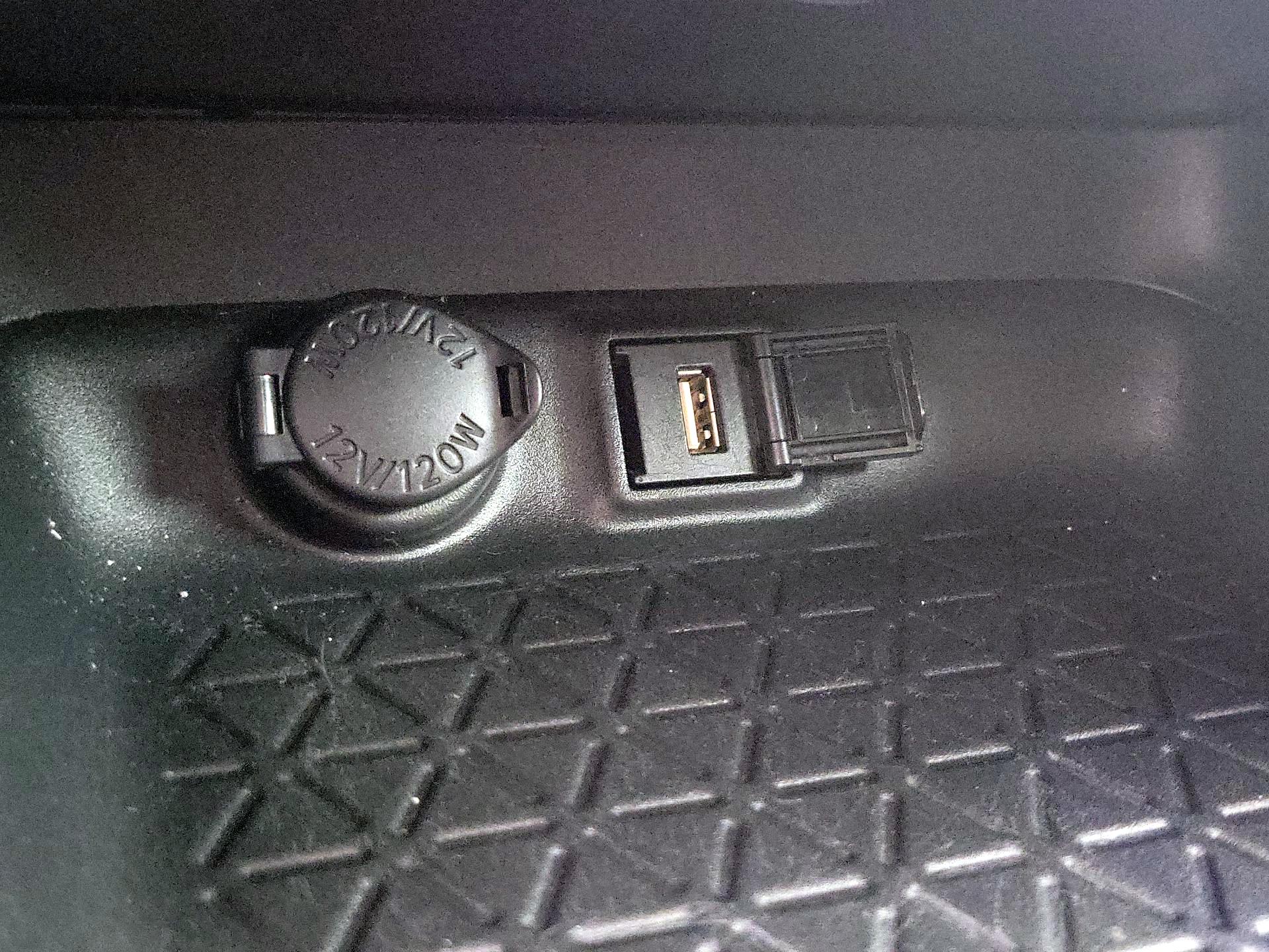 Thumbnail: 2020 Toyota RAV4 - 18