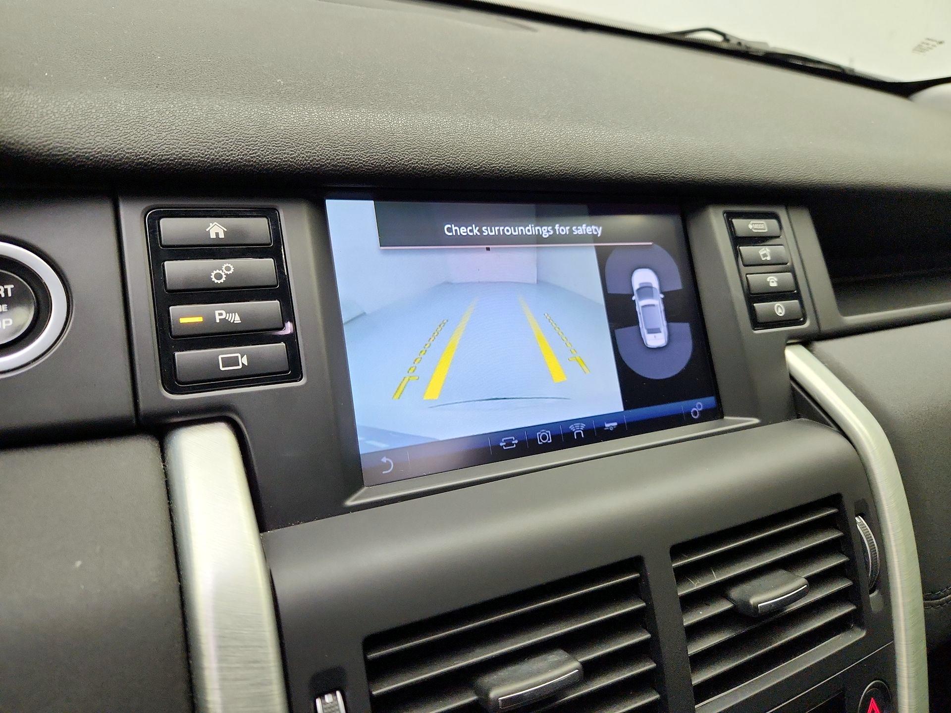 Thumbnail: 2016 Land Rover Discovery Sport - 14