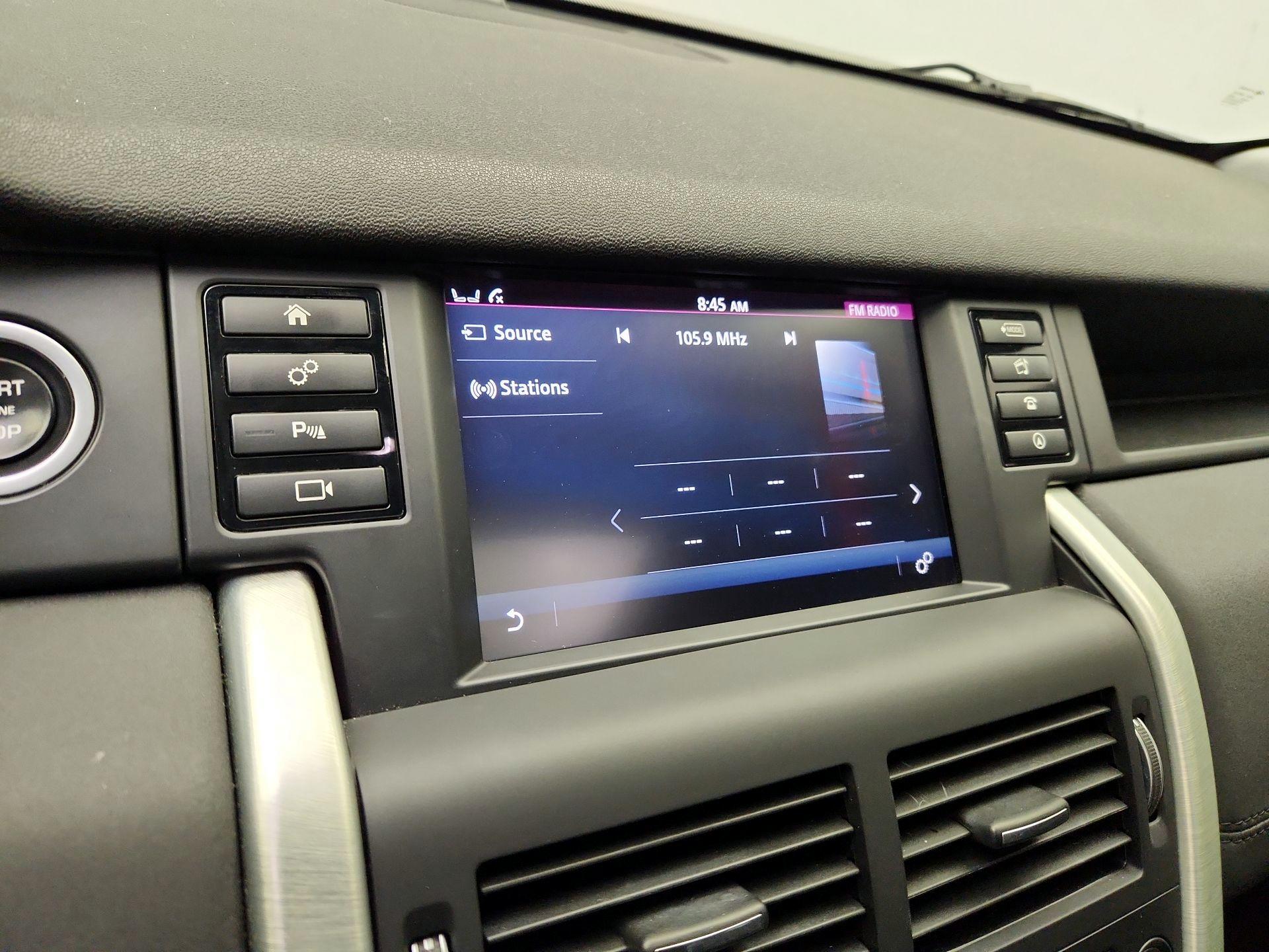 Thumbnail: 2016 Land Rover Discovery Sport - 15