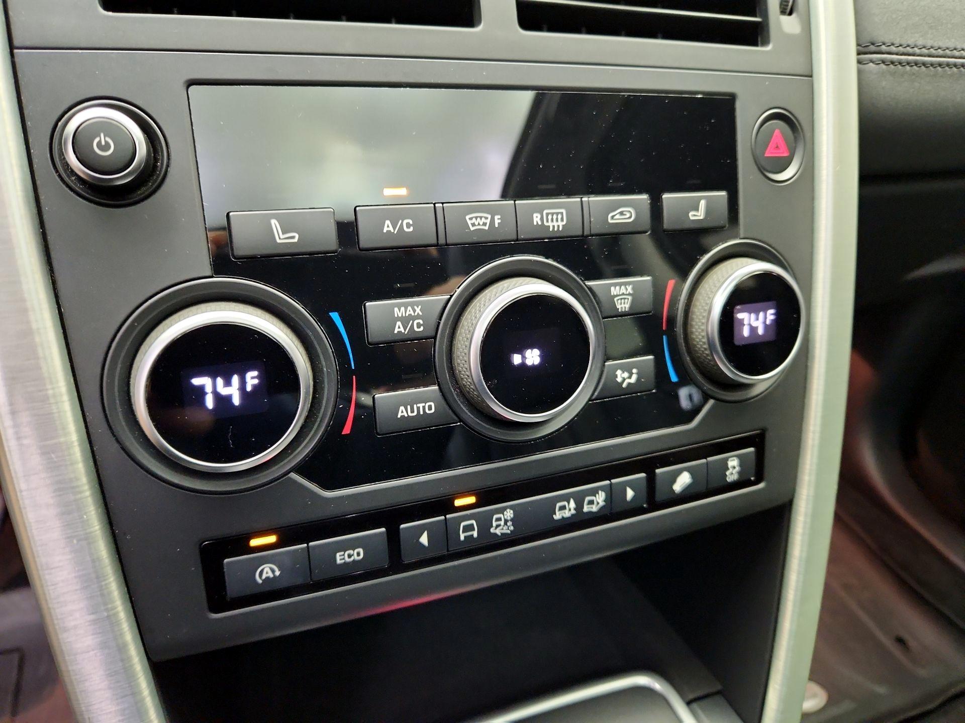 Thumbnail: 2016 Land Rover Discovery Sport - 16