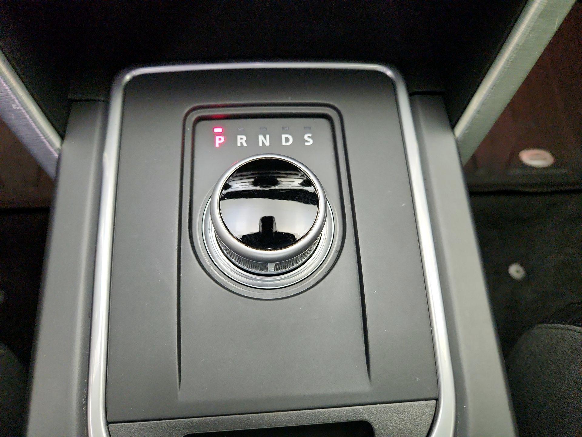 Thumbnail: 2016 Land Rover Discovery Sport - 17