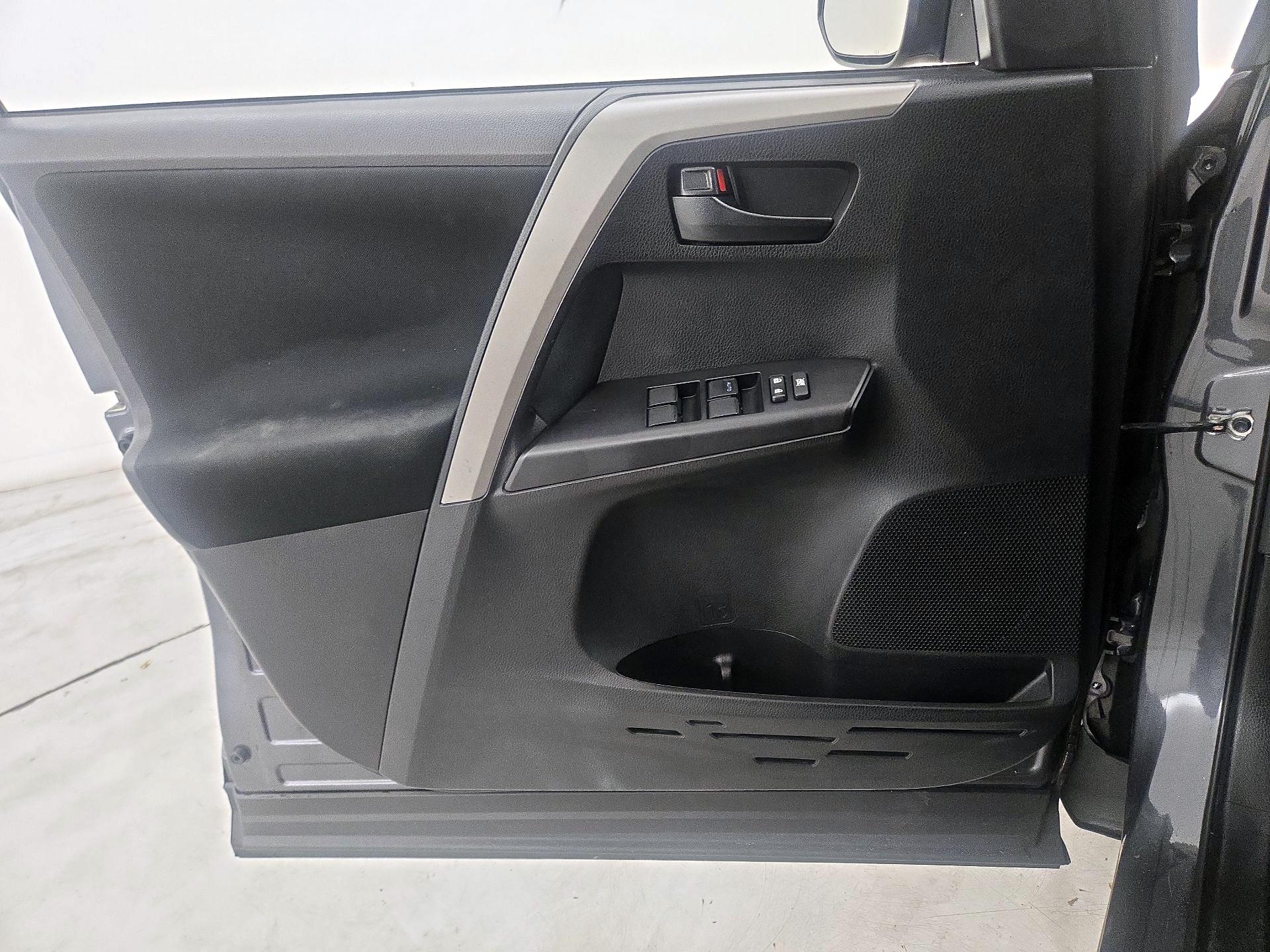 Thumbnail: 2018 Toyota RAV4 - 12