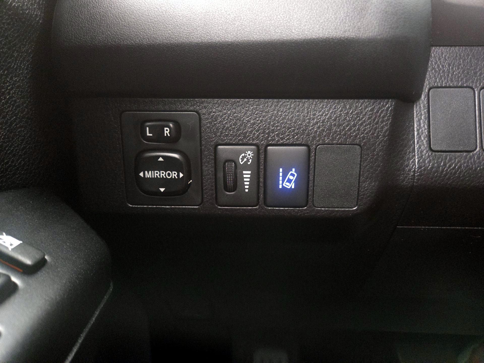 Thumbnail: 2018 Toyota RAV4 - 13