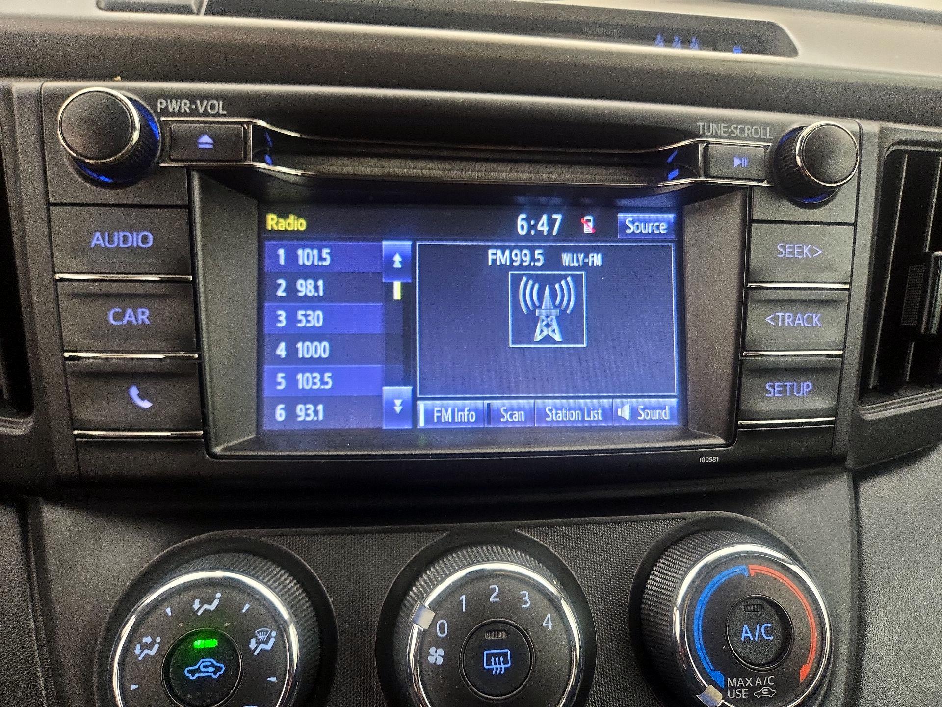 Thumbnail: 2018 Toyota RAV4 - 15