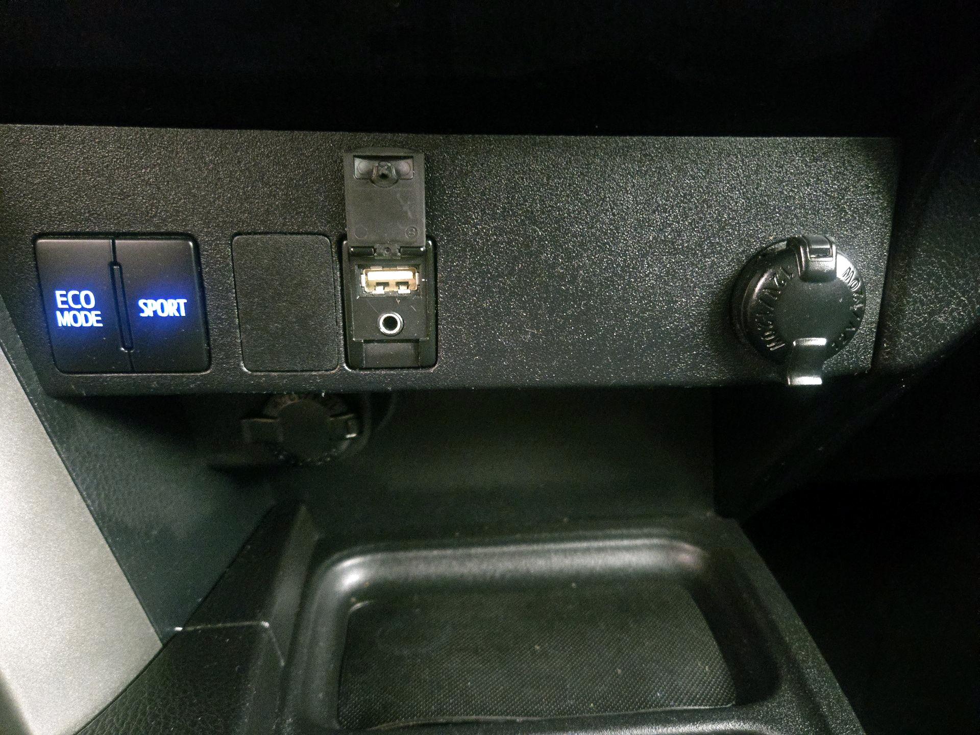 Thumbnail: 2018 Toyota RAV4 - 18