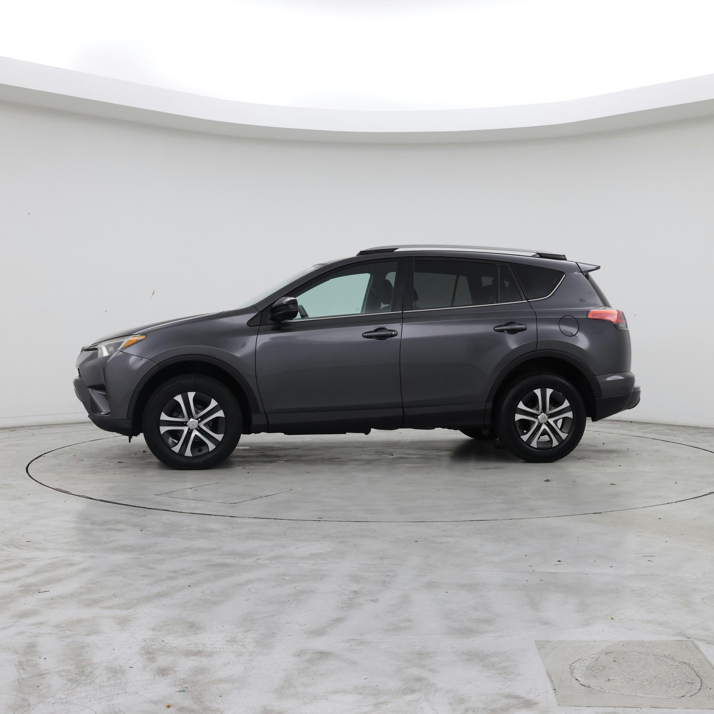 Thumbnail: 2018 Toyota RAV4 - 3
