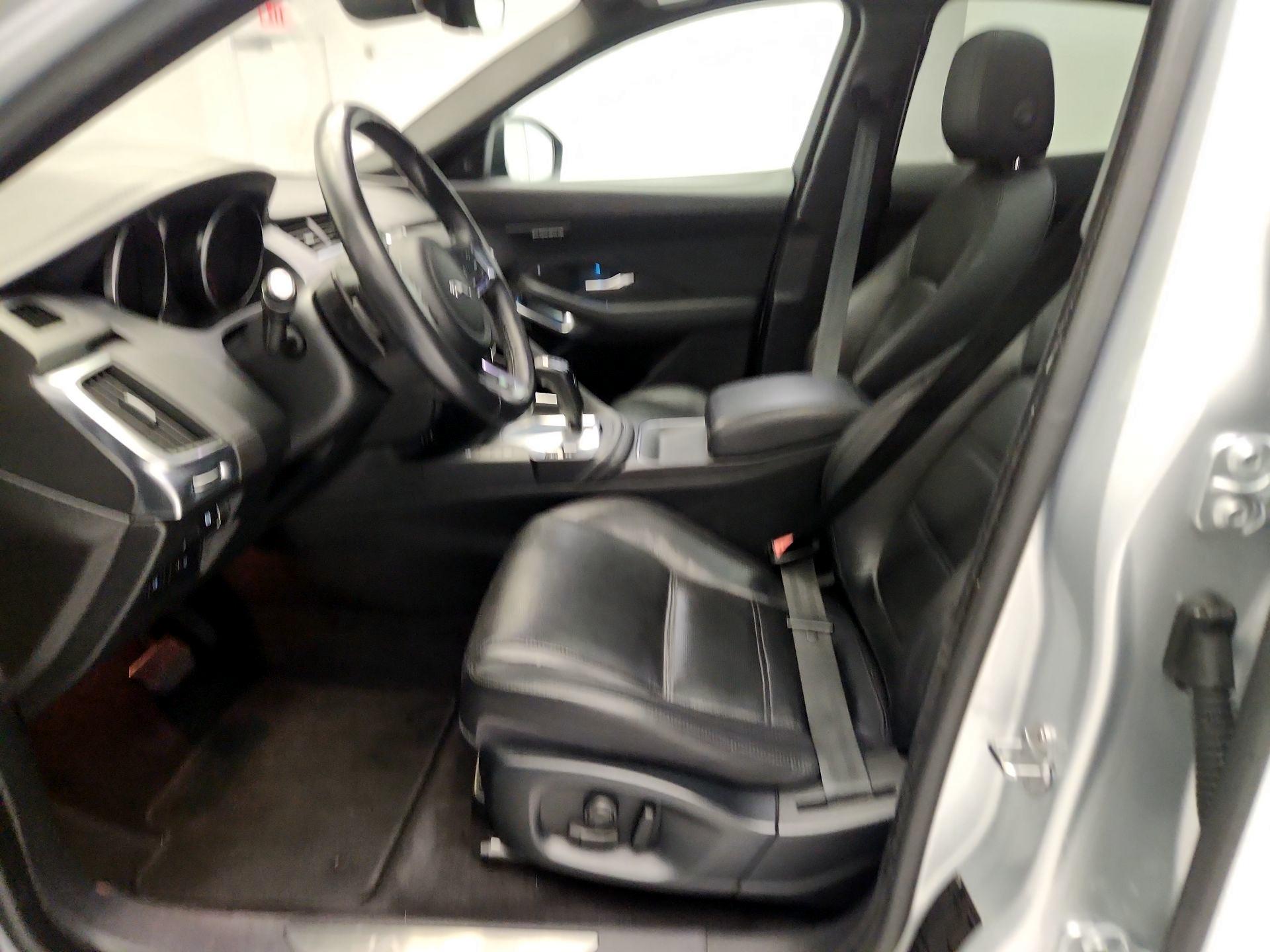 Thumbnail: 2019 Jaguar E-Pace - 11