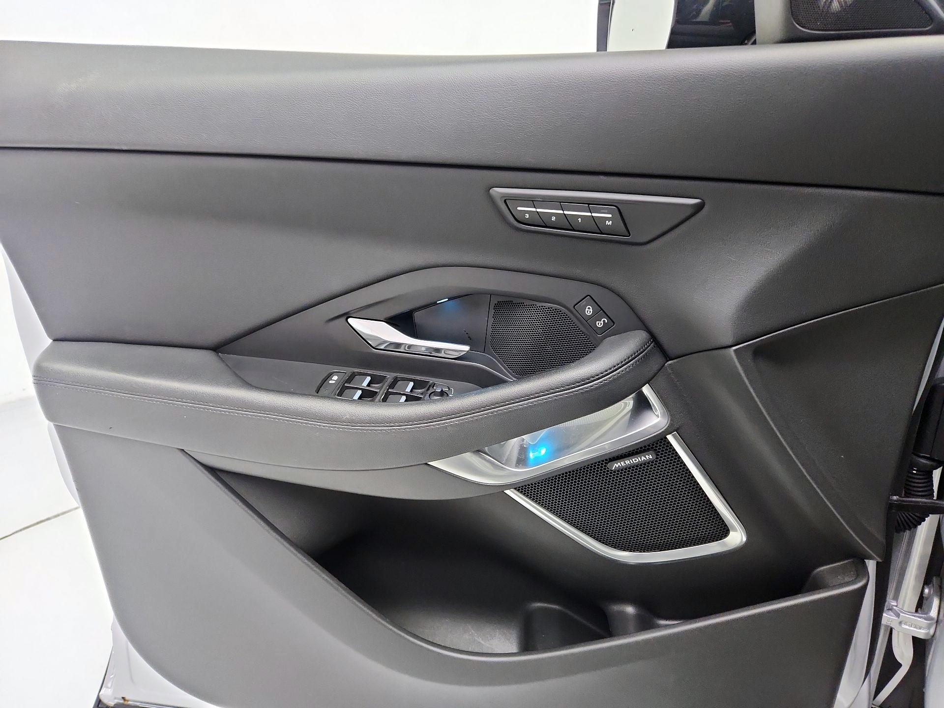 Thumbnail: 2019 Jaguar E-Pace - 12