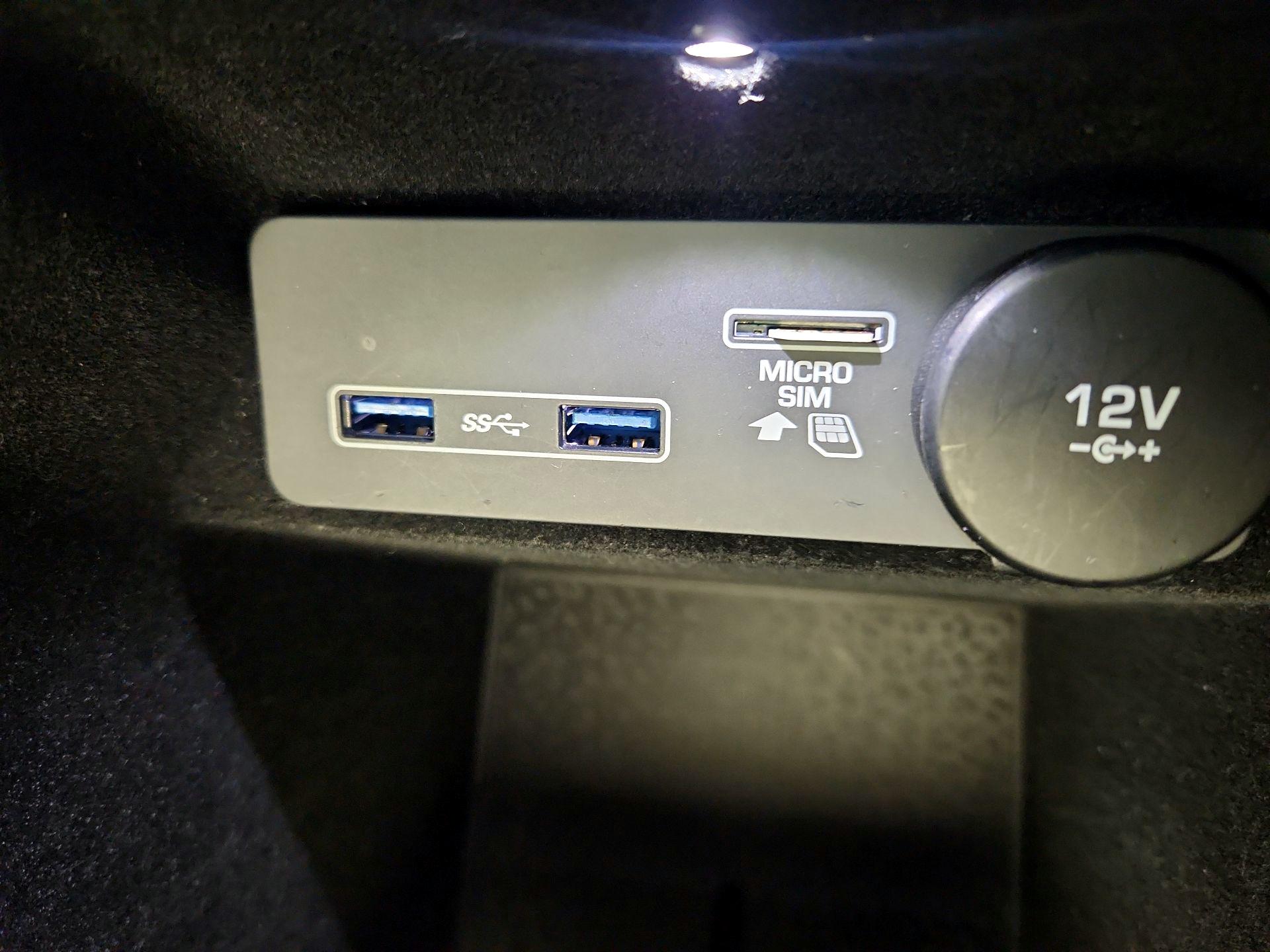 Thumbnail: 2019 Jaguar E-Pace - 19