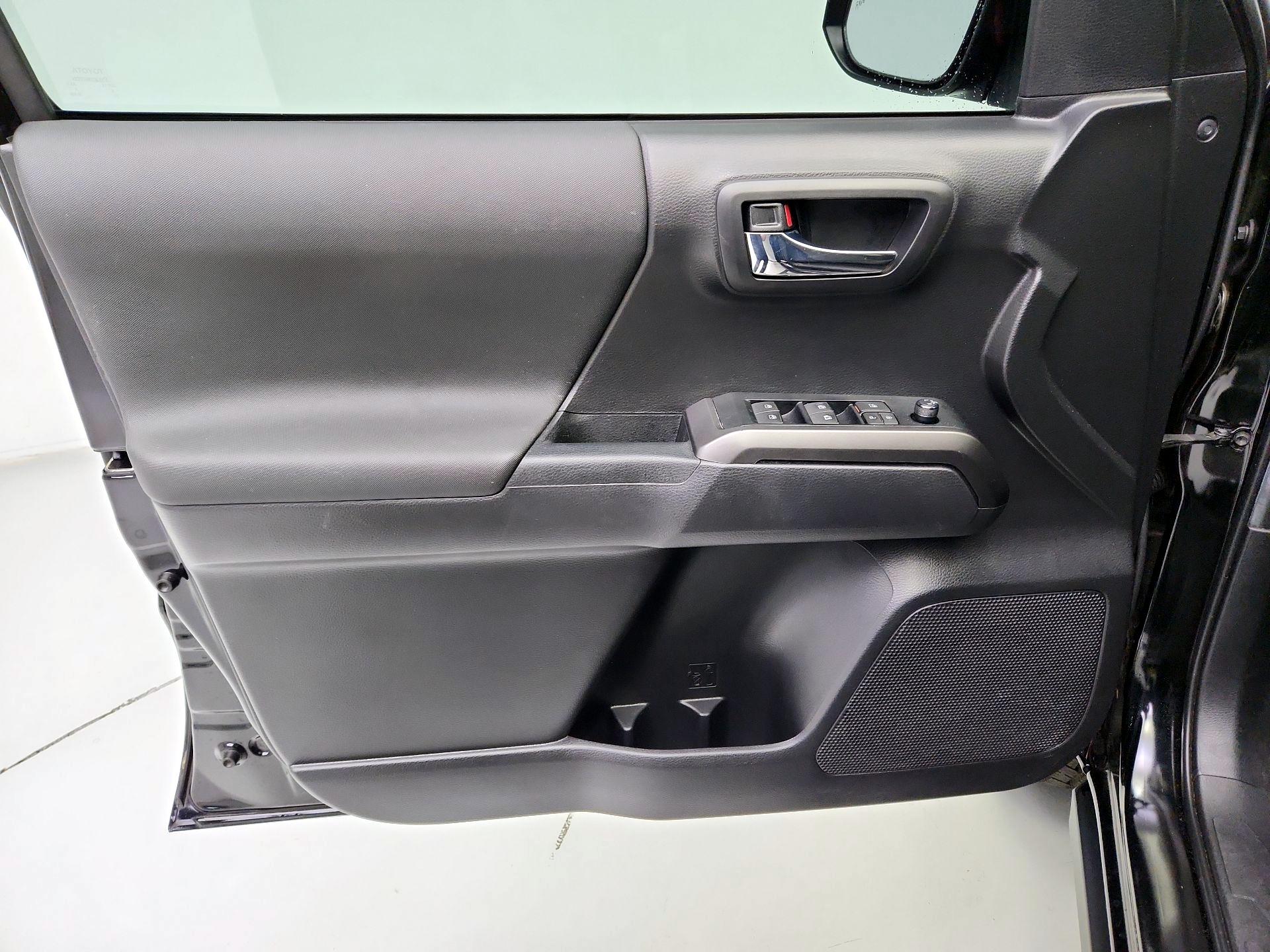 Thumbnail: 2022 Toyota Tacoma - 12