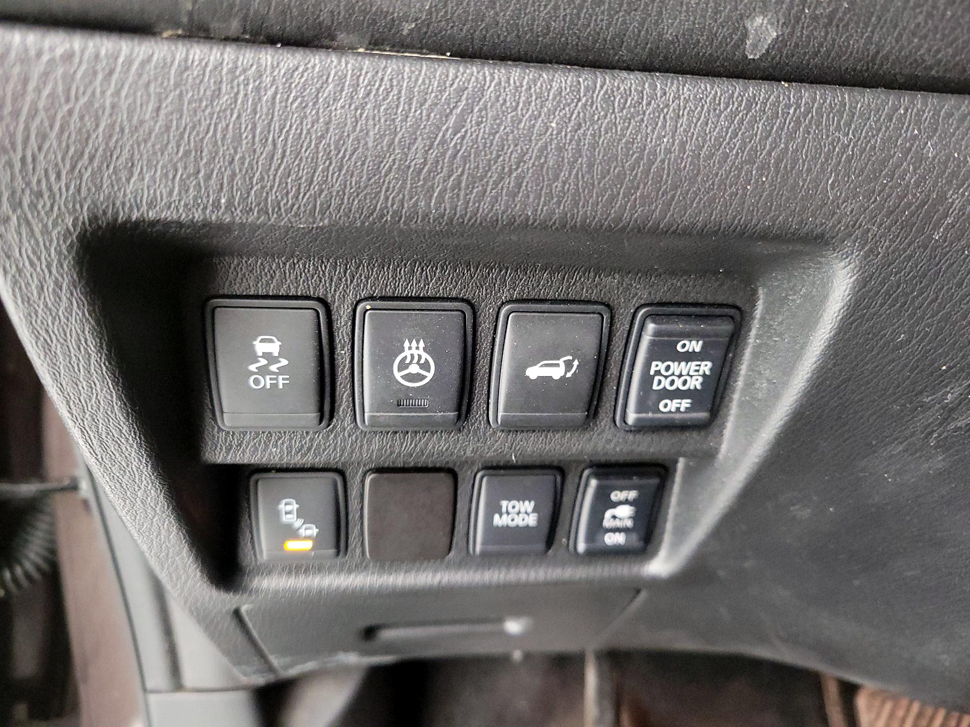 Thumbnail: 2016 Nissan Pathfinder - 13