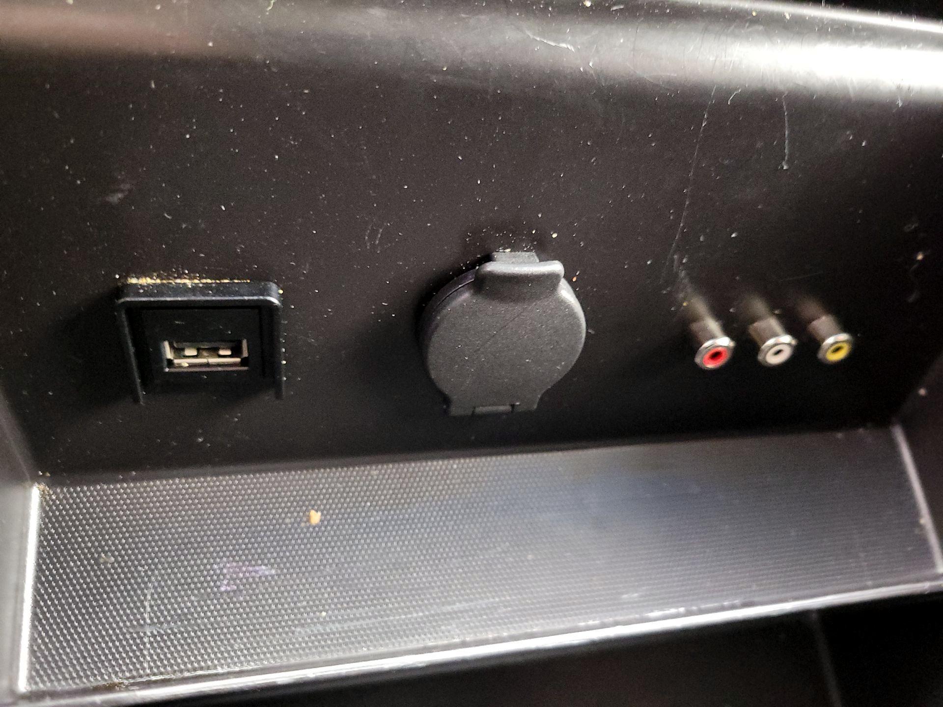 Thumbnail: 2016 Nissan Pathfinder - 19