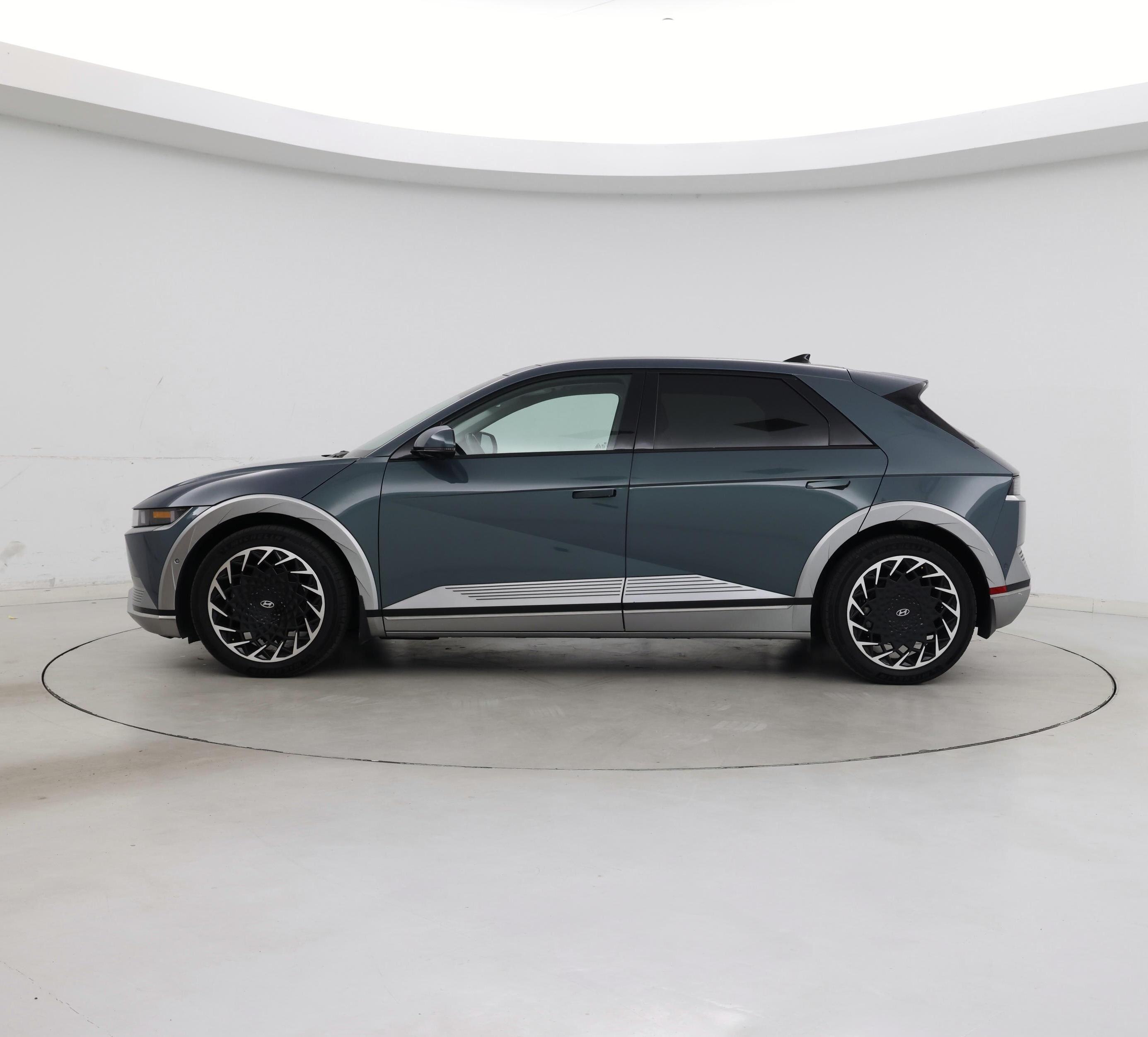 Thumbnail: 2023 Hyundai Ioniq 5 - 3