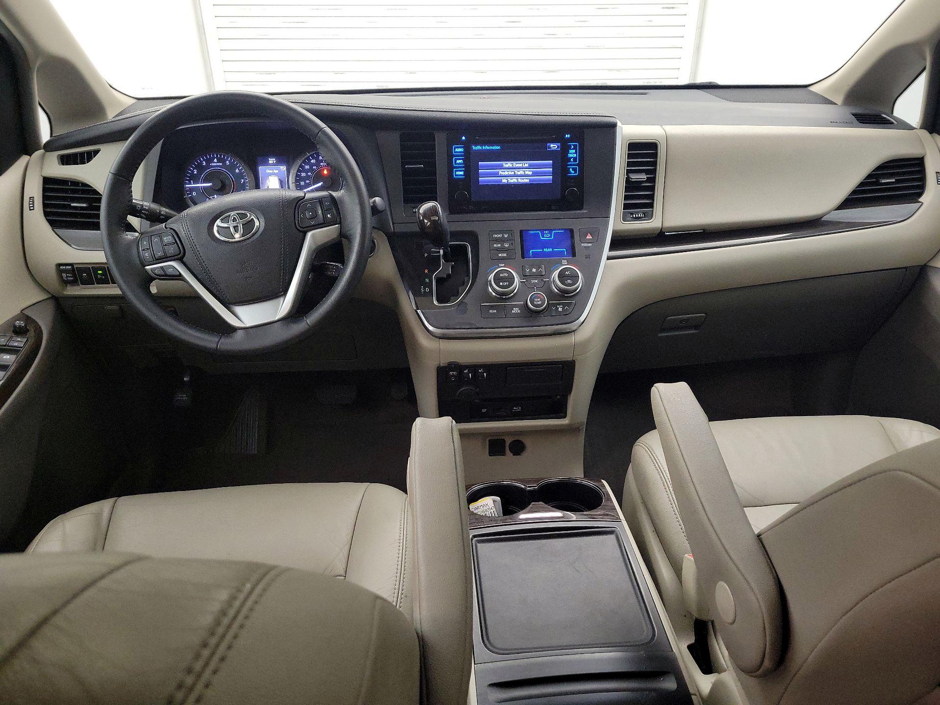 Thumbnail: 2017 Toyota Sienna - 9