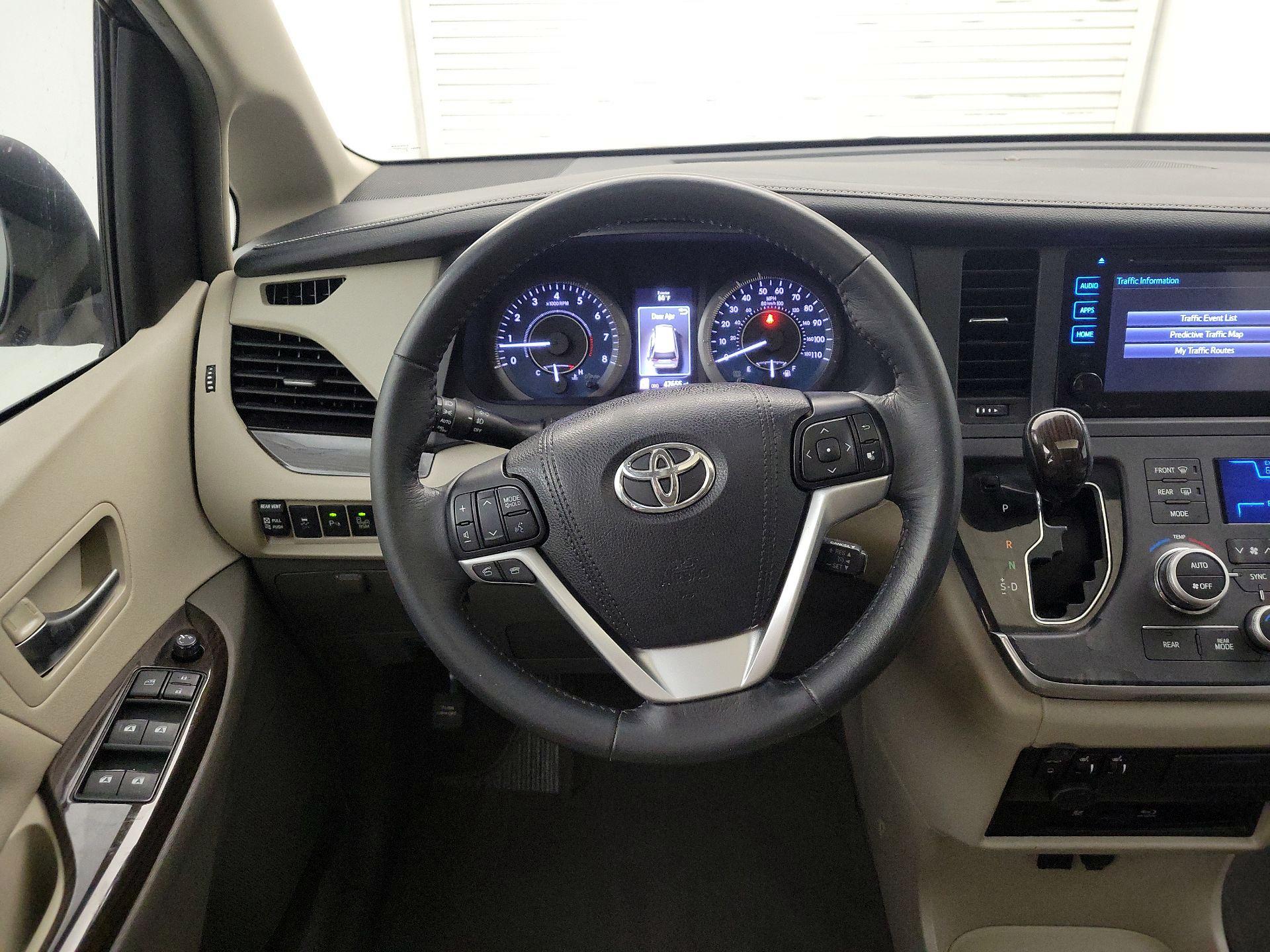 Thumbnail: 2017 Toyota Sienna - 10