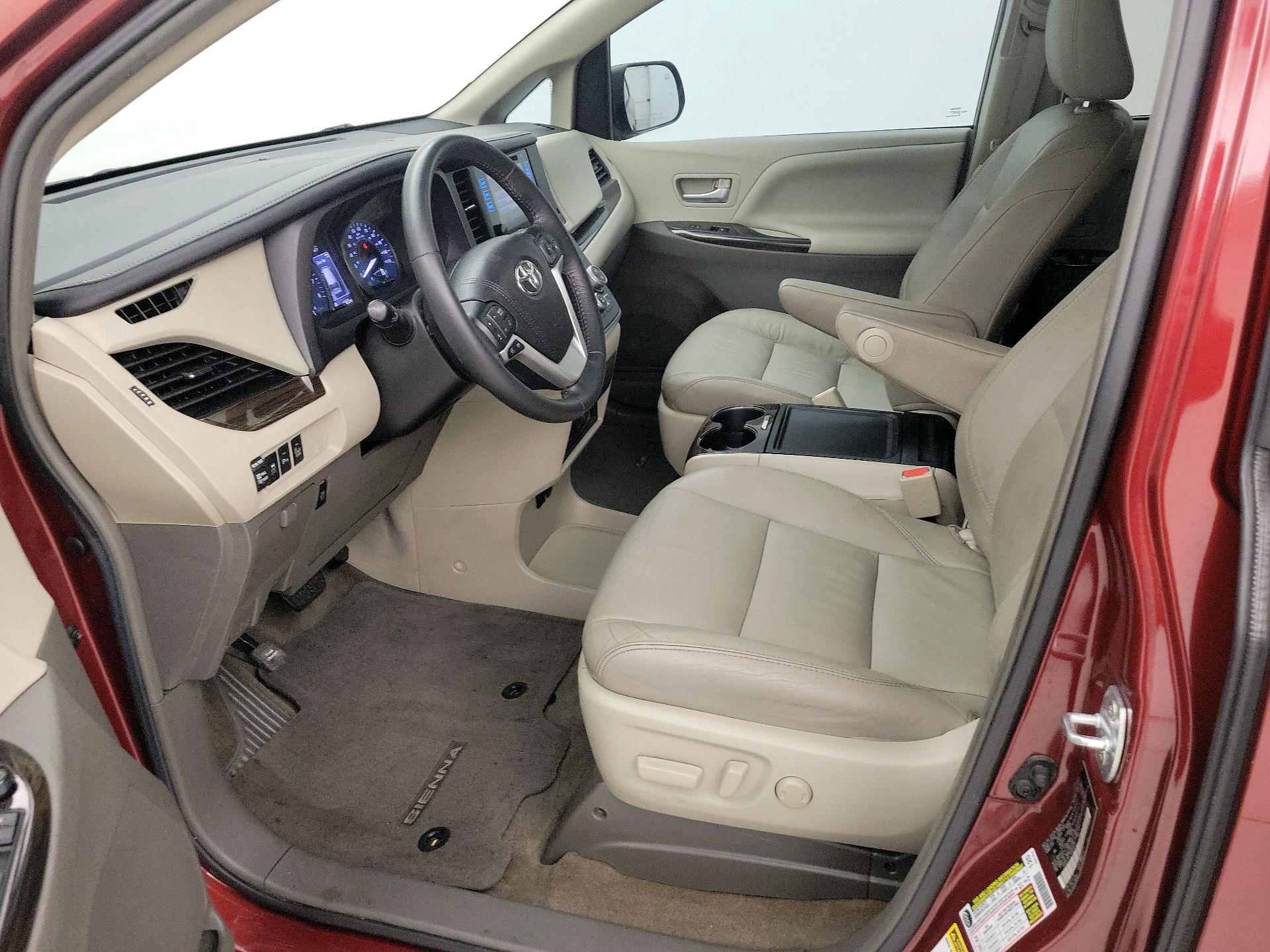 Thumbnail: 2017 Toyota Sienna - 11