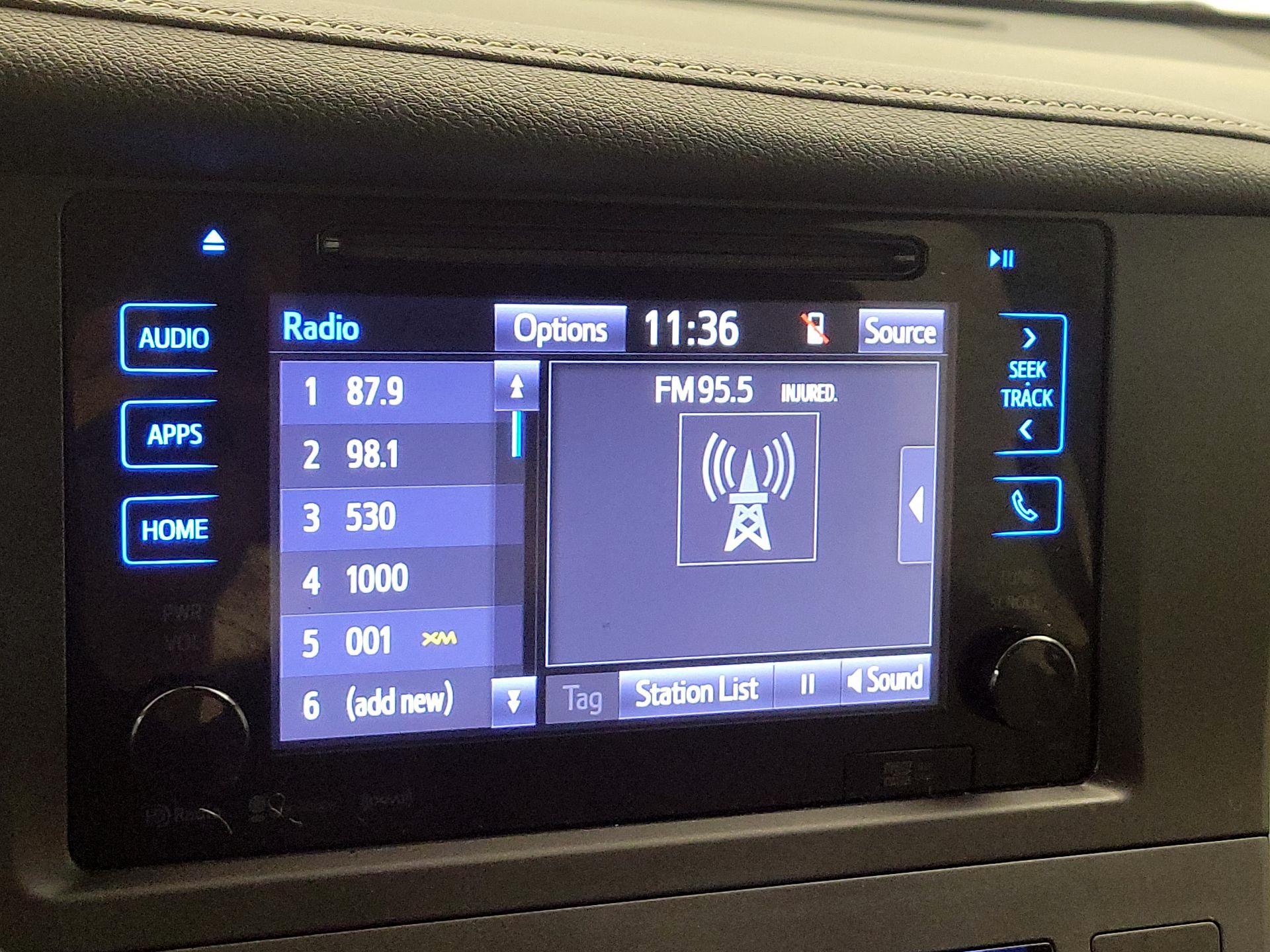 Thumbnail: 2017 Toyota Sienna - 15