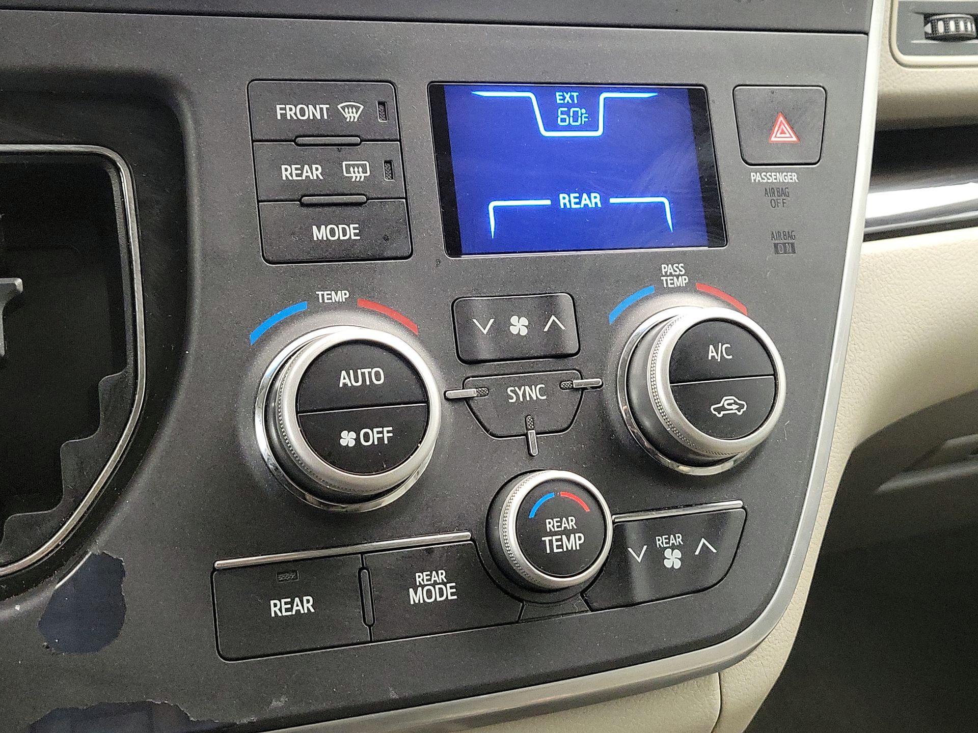 Thumbnail: 2017 Toyota Sienna - 16