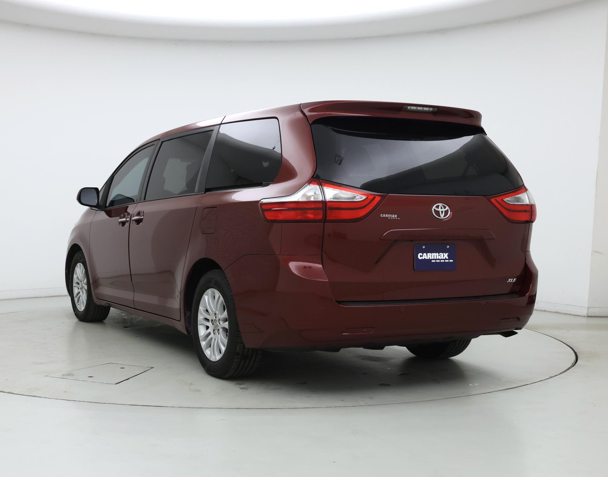 Thumbnail: 2017 Toyota Sienna - 2