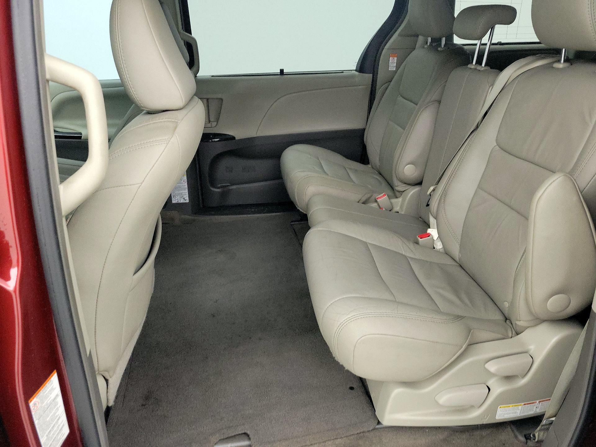 Thumbnail: 2017 Toyota Sienna - 20