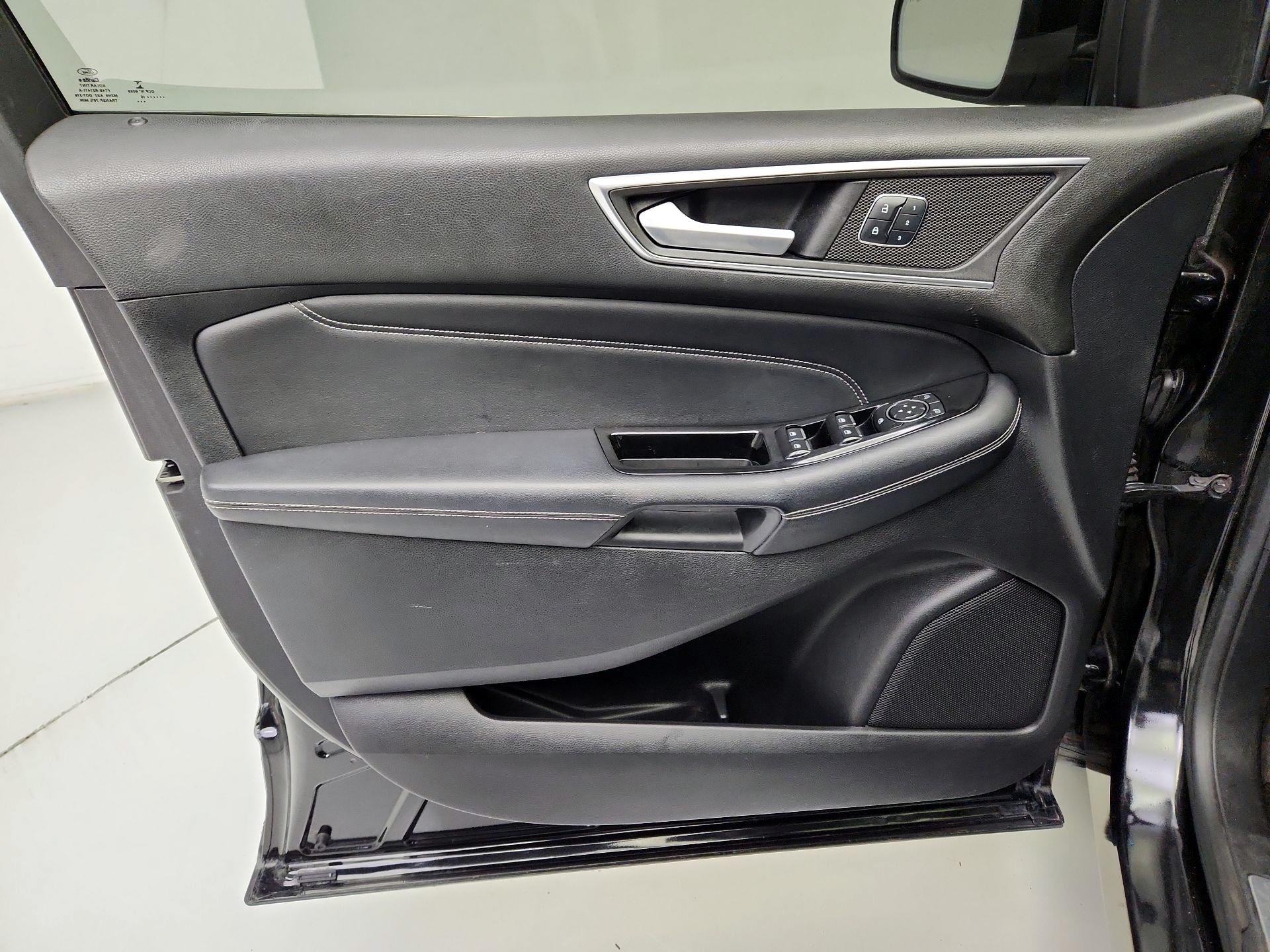 Thumbnail: 2015 Ford Edge - 12