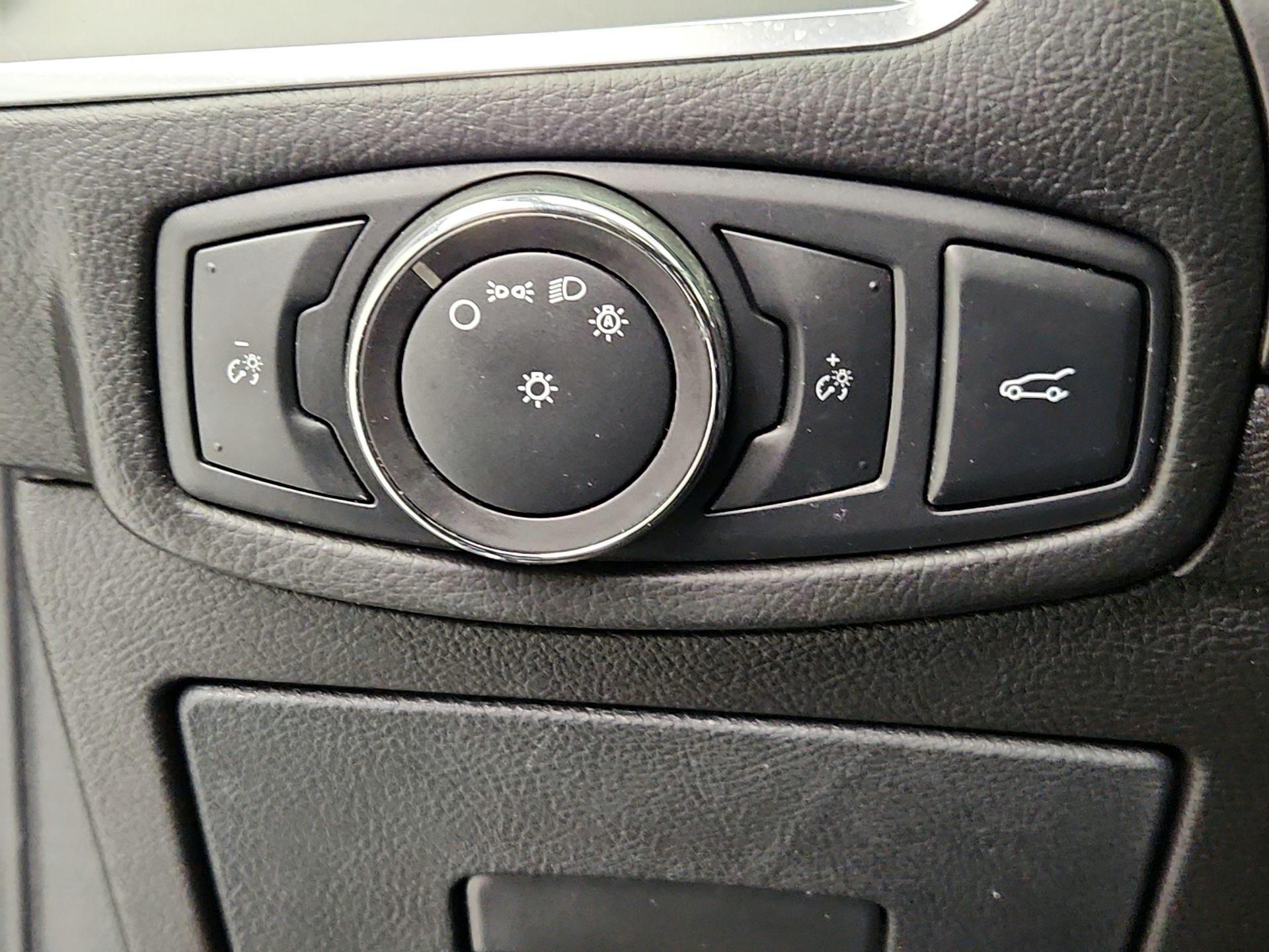 Thumbnail: 2015 Ford Edge - 13