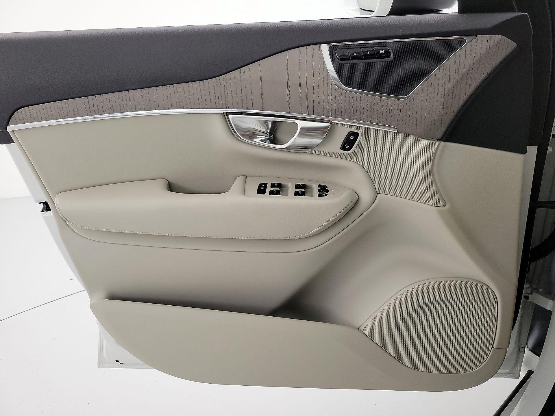 Thumbnail: 2025 Volvo XC90 - 12