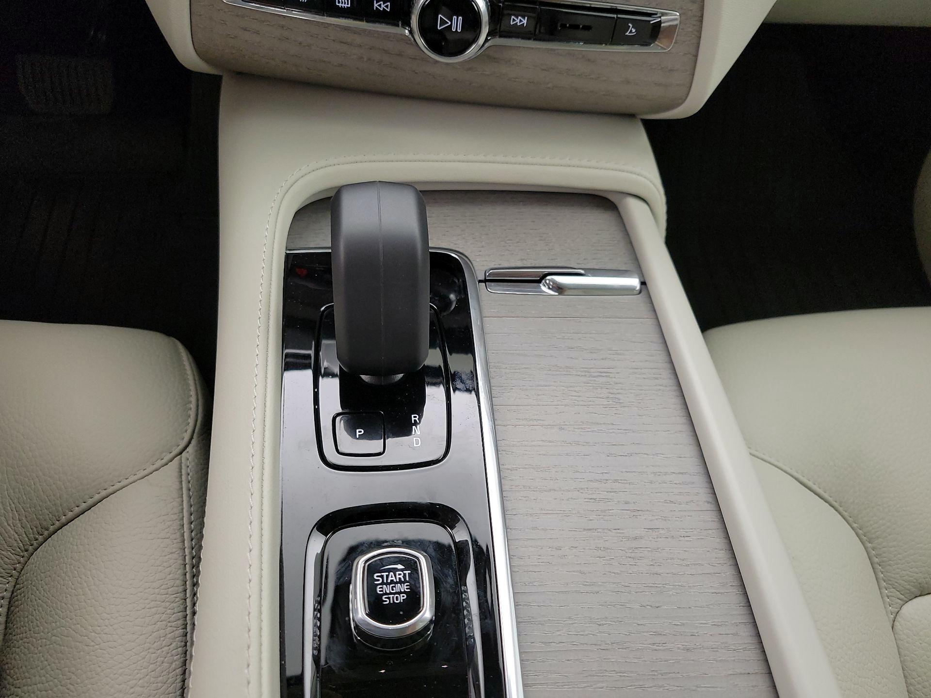 Thumbnail: 2025 Volvo XC90 - 18