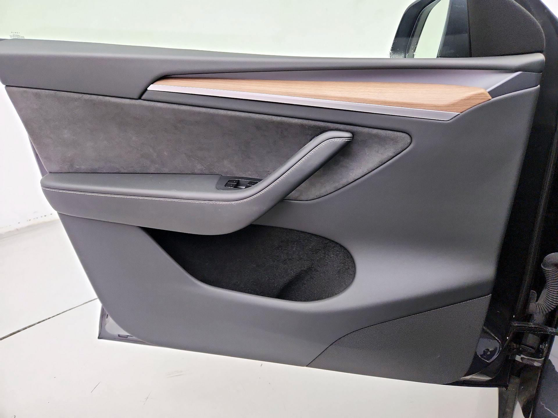 Thumbnail: 2025 Tesla Model Y - 12