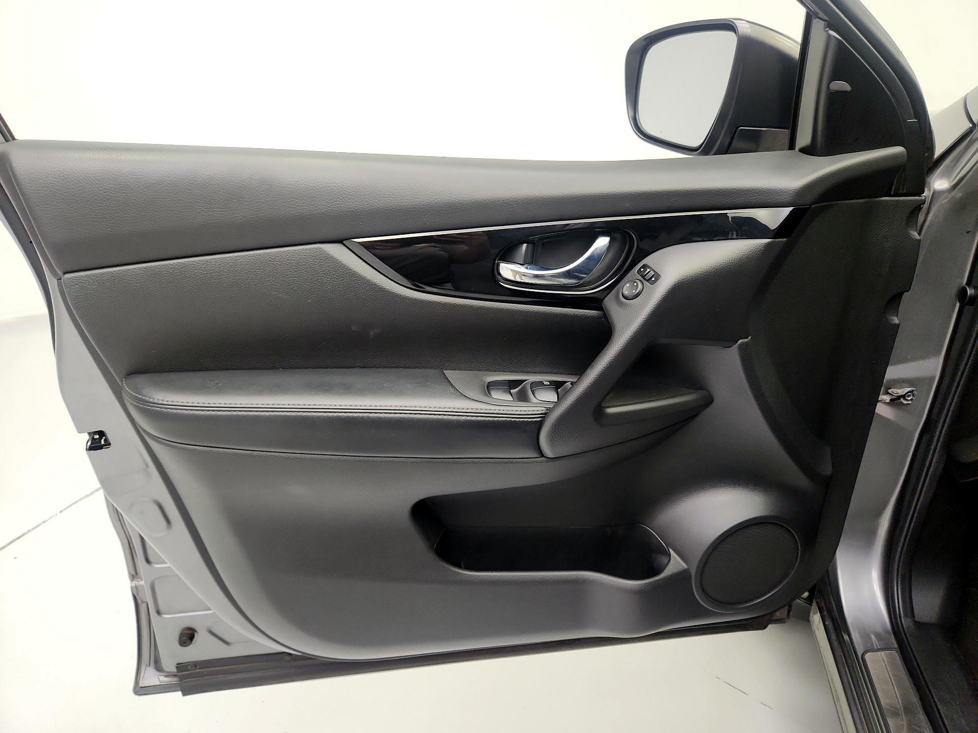 Thumbnail: 2019 Nissan Rogue Sport - 12